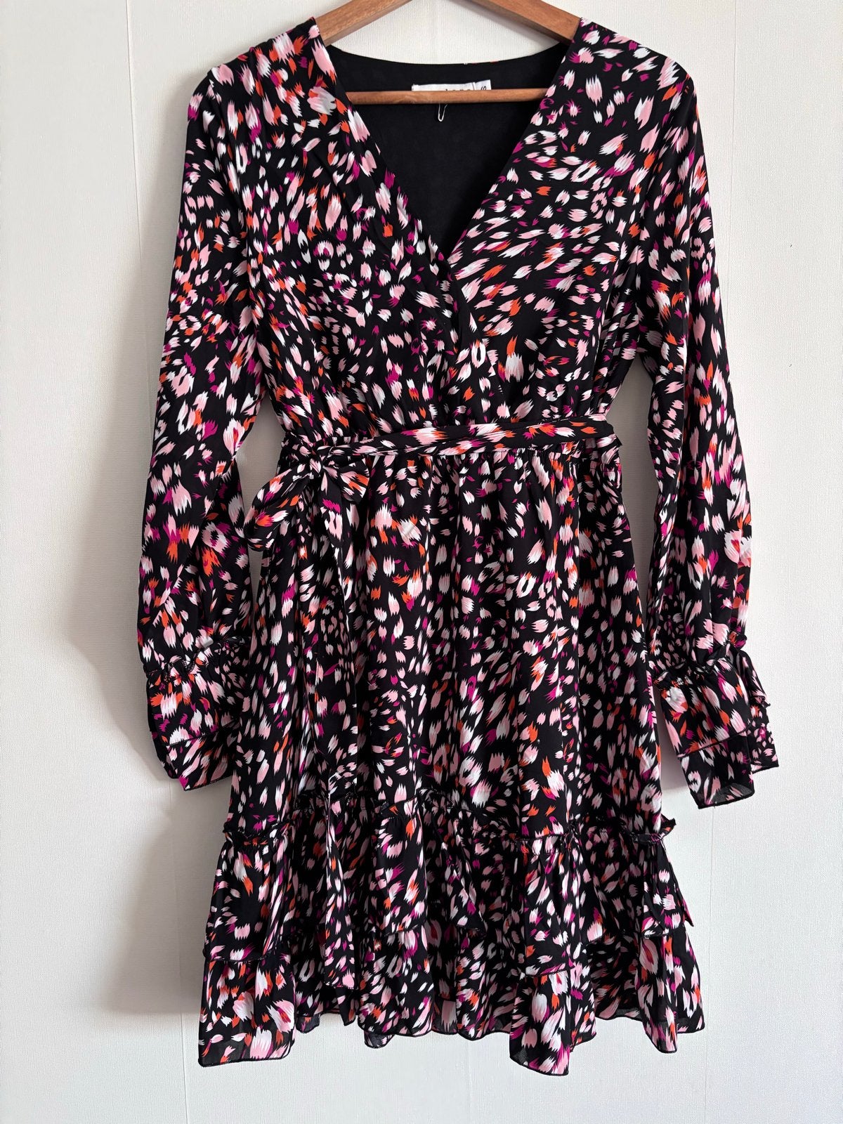 By Clara Zwart Jurkje met Print en Ruffles Maat S, Zwart, Nieuw, Ophalen of Verzenden, Maat 36 (S)