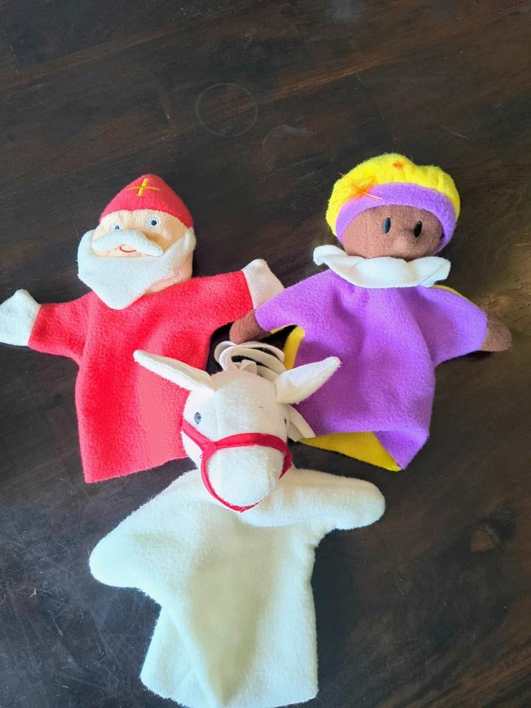Sinterklaas en Piet kostuums en handpoppen, Ophalen of Verzenden, 134 t/m 140, Jongen of Meisje
