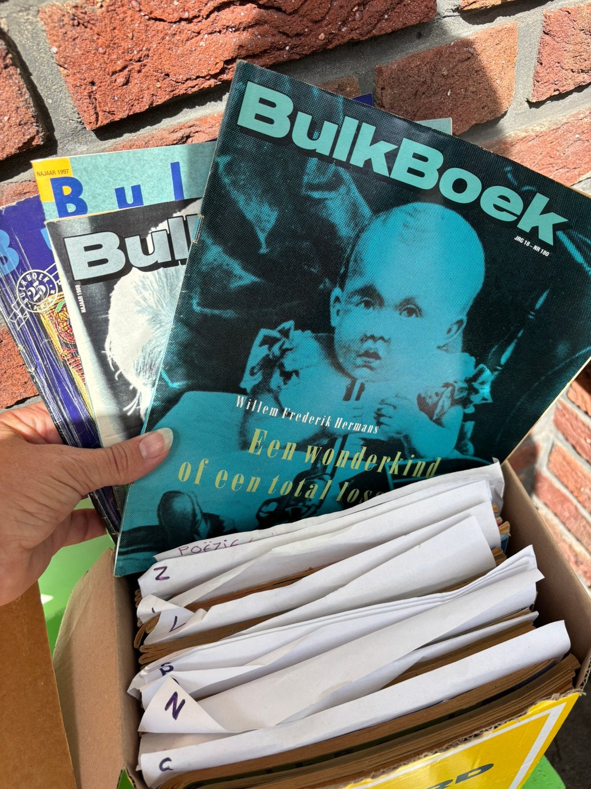 Gratis af te halen twee volle (wijn)dozen met Bulkboeken, Ophalen, Gelezen, Nederland