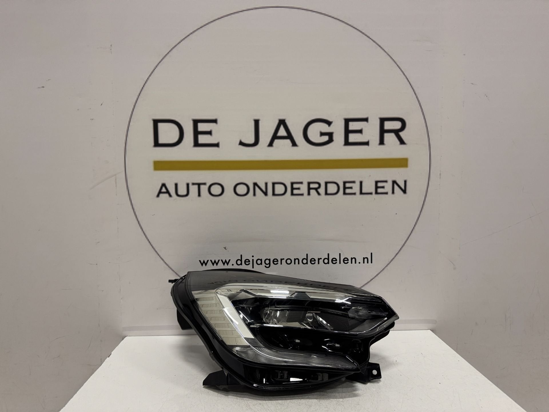 RENAULT CAPTUR II KOPLAMP LED PURE VISION 260104095R RECHTS, Renault Group, Gebruikt, Contact.group@renault.com, Renault