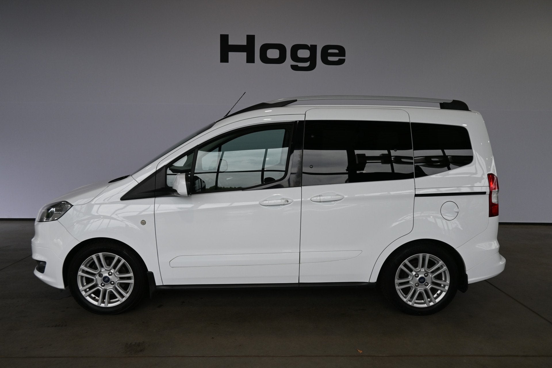 Ford Tourneo Courier 1.0 Titanium Clima Navigatie 2x Schuifd, Auto's, Voorwielaandrijving, Gebruikt, Met garantie (alle), Wit