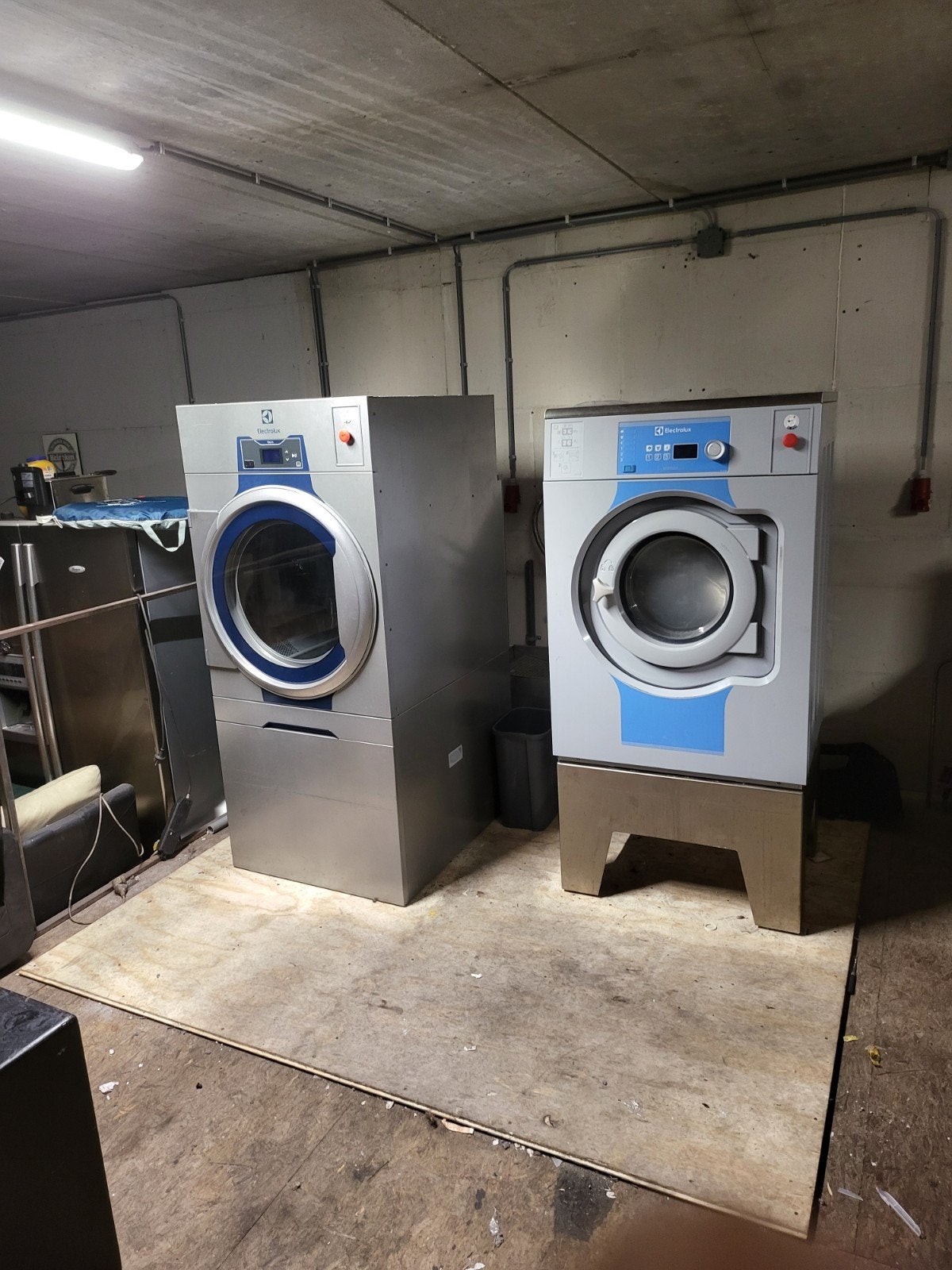 Electrolux industriele Wasmachine en droger, Witgoed en Apparatuur, Ophalen, 1200 tot 1600 toeren, 10 kg of meer, Zo goed als nieuw