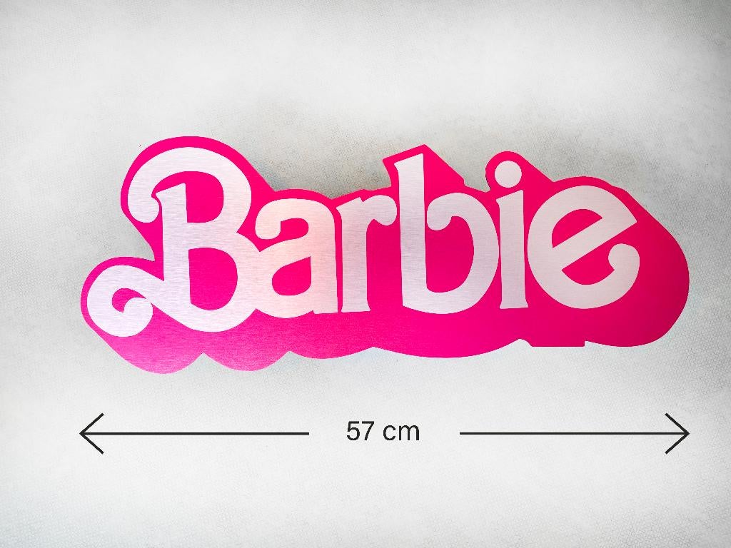 Reclamebord Barbie logo, aluminium, afmeting 57x23 cm, Ophalen of Verzenden, Nieuw, Reclamebord