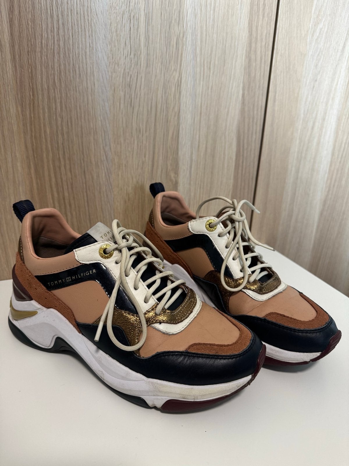 Tommy Hilfiger Colourblock Sneakers Maat 39, Bruin, Verzenden, Sneakers of Gympen, Zo goed als nieuw
