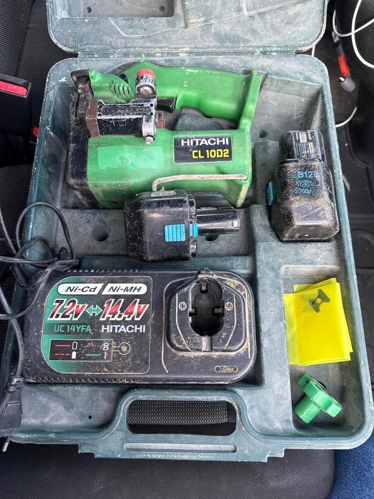 Hitachi CL10D2 Draadtangknipper met 2 accu's en lader, Ophalen, Gebruikt, Minder dan 400 watt, Overige typen