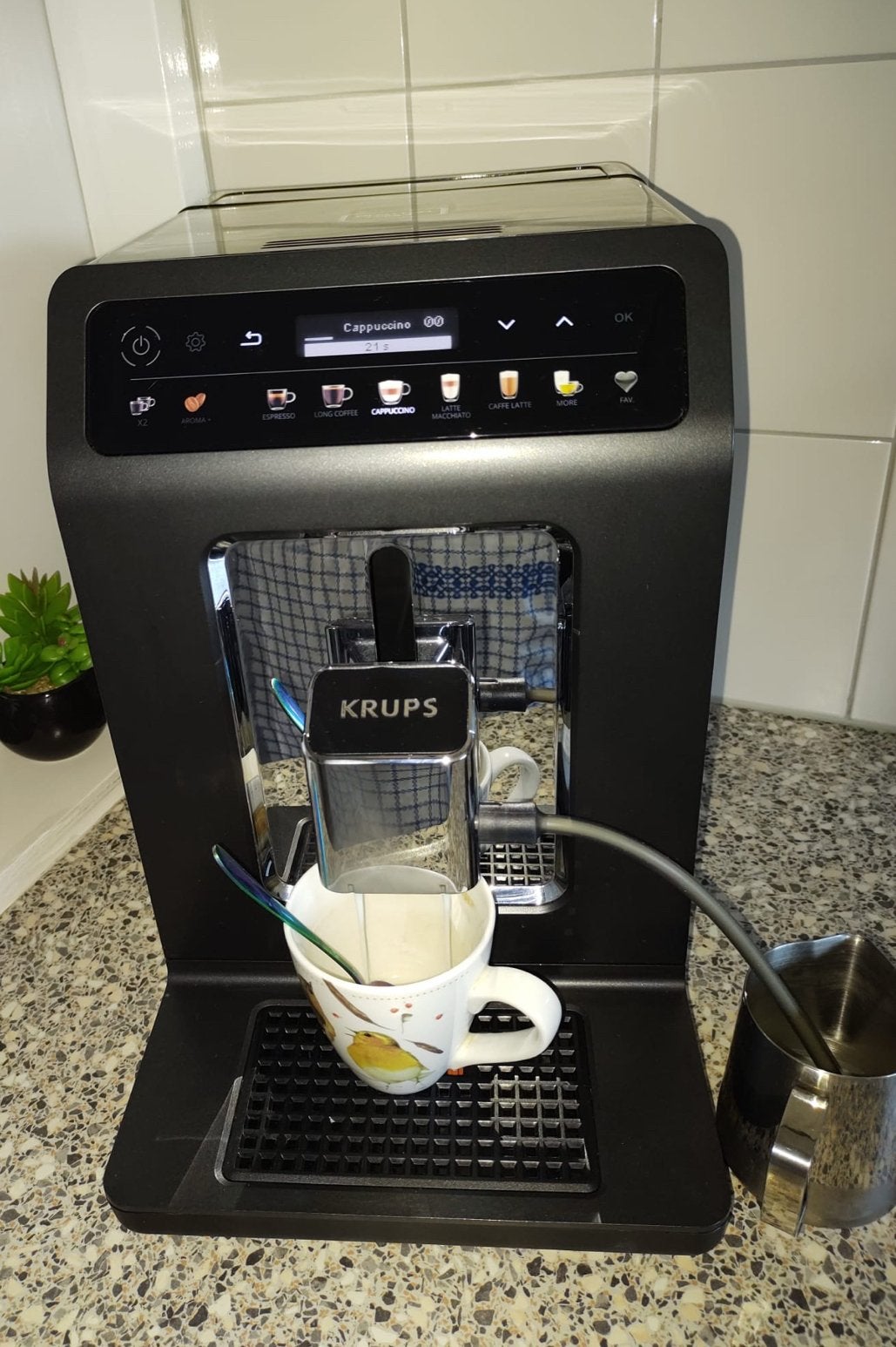 Krups Quattro Force volautomatische koffiemachine, Ophalen, Zo goed als nieuw, Koffiemachine, Koffiebonen