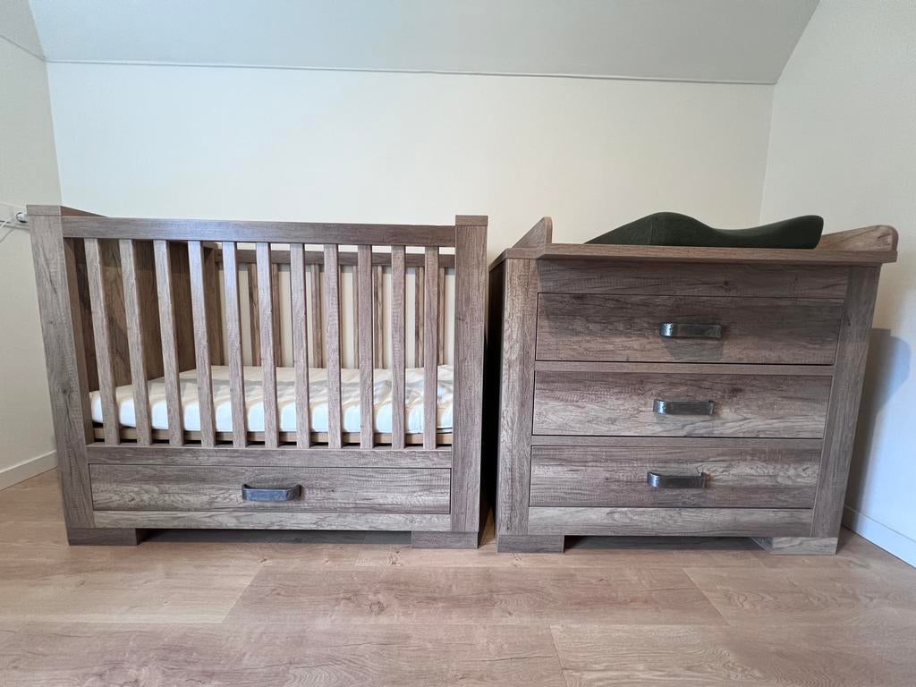 Kidsmill Brent Oldwood Commode en Ledikant, Ophalen, Zo goed als nieuw, Jongetje of Meisje