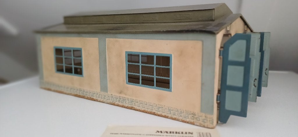 Märklin 412 locomotievenloods 2-sporig uit 1965 aangeboden., Wisselstroom, Gebruikt, Brug, Tunnel of Gebouw, Ophalen of Verzenden