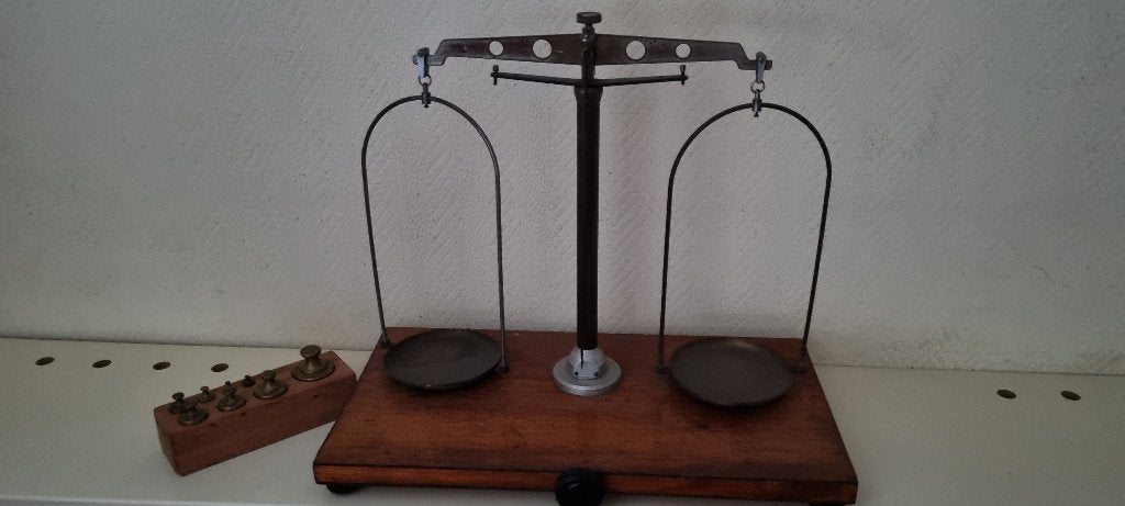 Apotheek weegschaal jaren 30 compleet + gewichte, Ophalen
