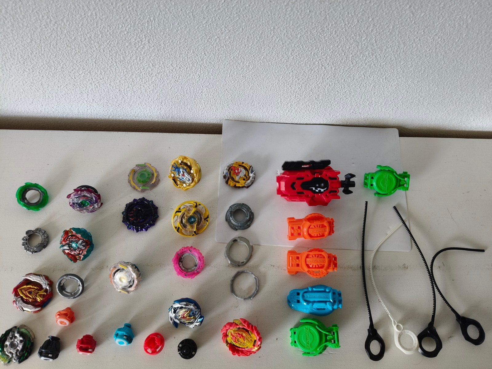 Grote collectie Beyblades met launchers en accessoires, Ophalen of Verzenden, Gebruikt, Jongen of Meisje