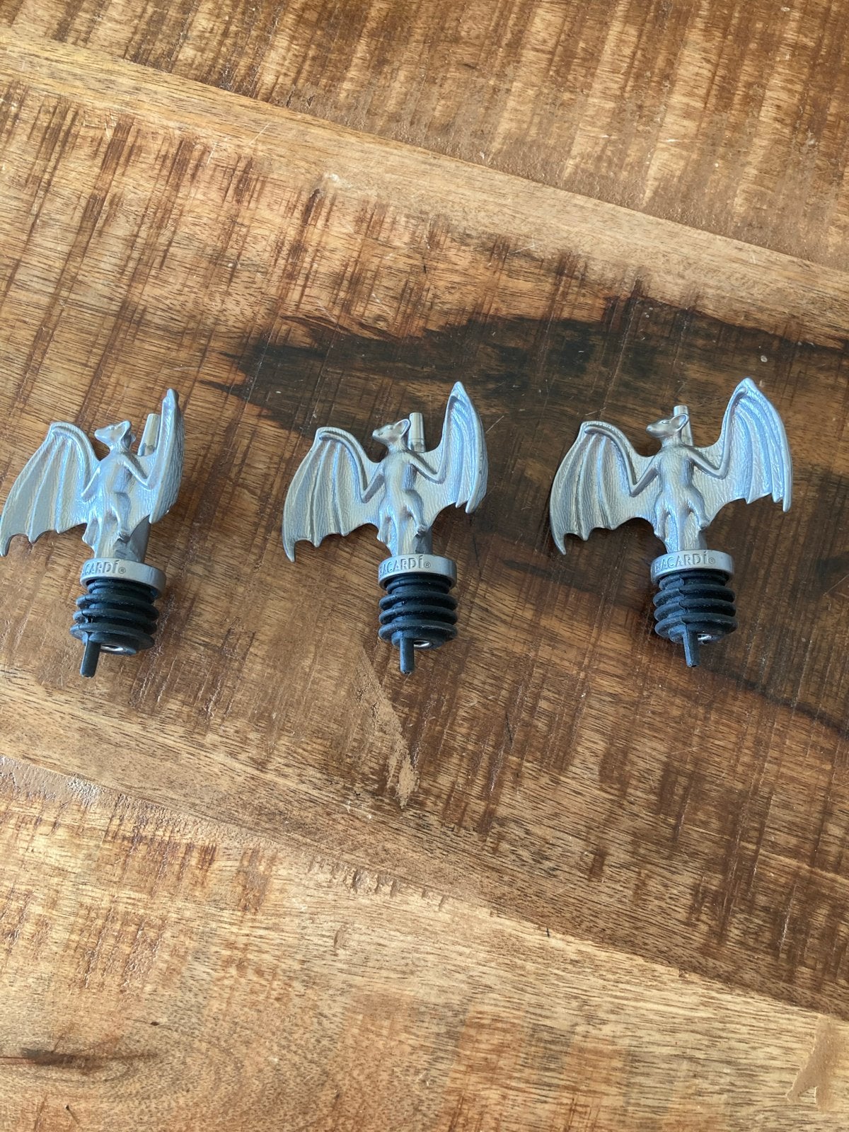Bacardi vleermuis flesstoppers (3 stuks), Vintage, Gebruikt, Ophalen of Verzenden, Metaal