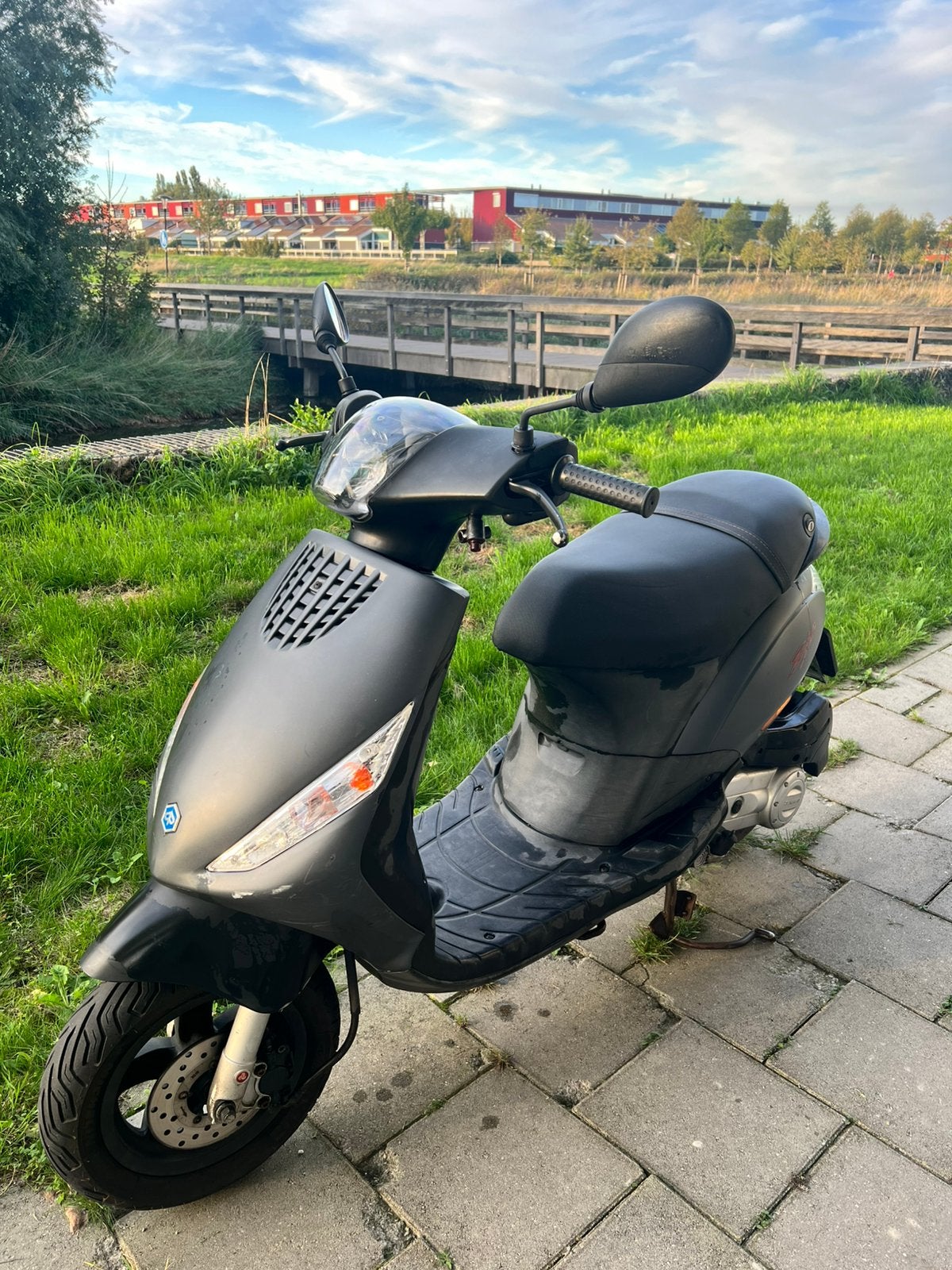 Piaggio Zip 2018 – Mat Grijs, Ophalen, Gebruikt, Zip, Benzine