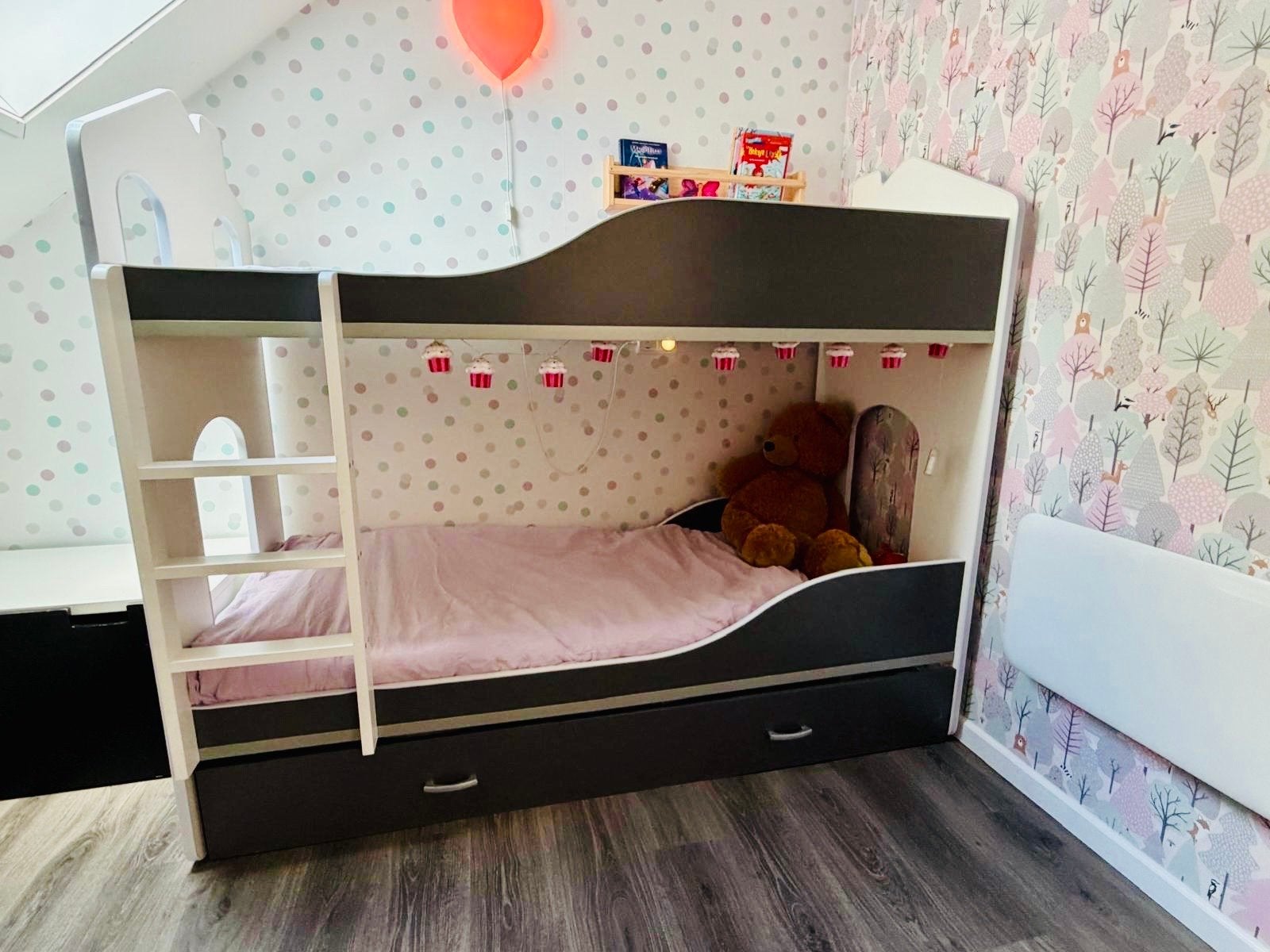 Stapelbed met speelhuis-design en grote lade., Huis en Inrichting, Slaapkamer | Stapelbedden en Hoogslapers, Ophalen, Gebruikt