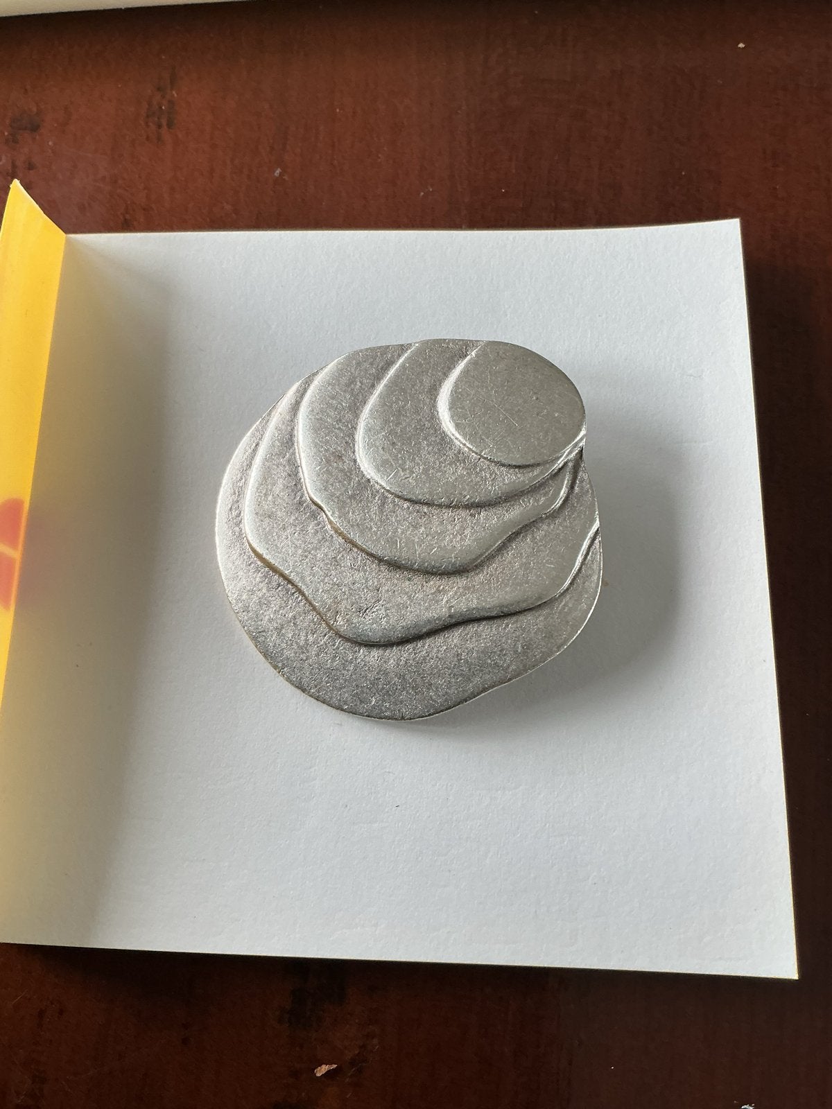 Nieuwe Zamak Broche - Modern Design, Overige materialen, 4 tot 7 cm, Nieuw, Ophalen of Verzenden