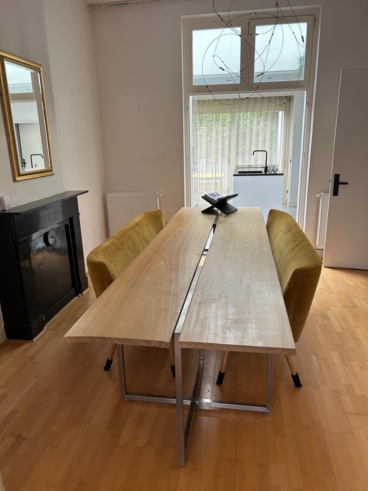 Foto 4 van Licht eiken tafel met metalen frames - 325x94 cm