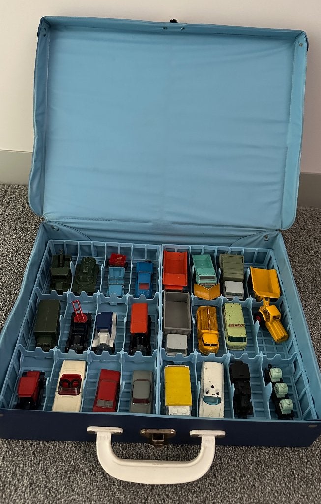 Matchbox 1:64 modelauto's 35 in originele koffer uit 1965, Hobby en Vrije tijd, Ophalen of Verzenden, Gebruikt, Auto