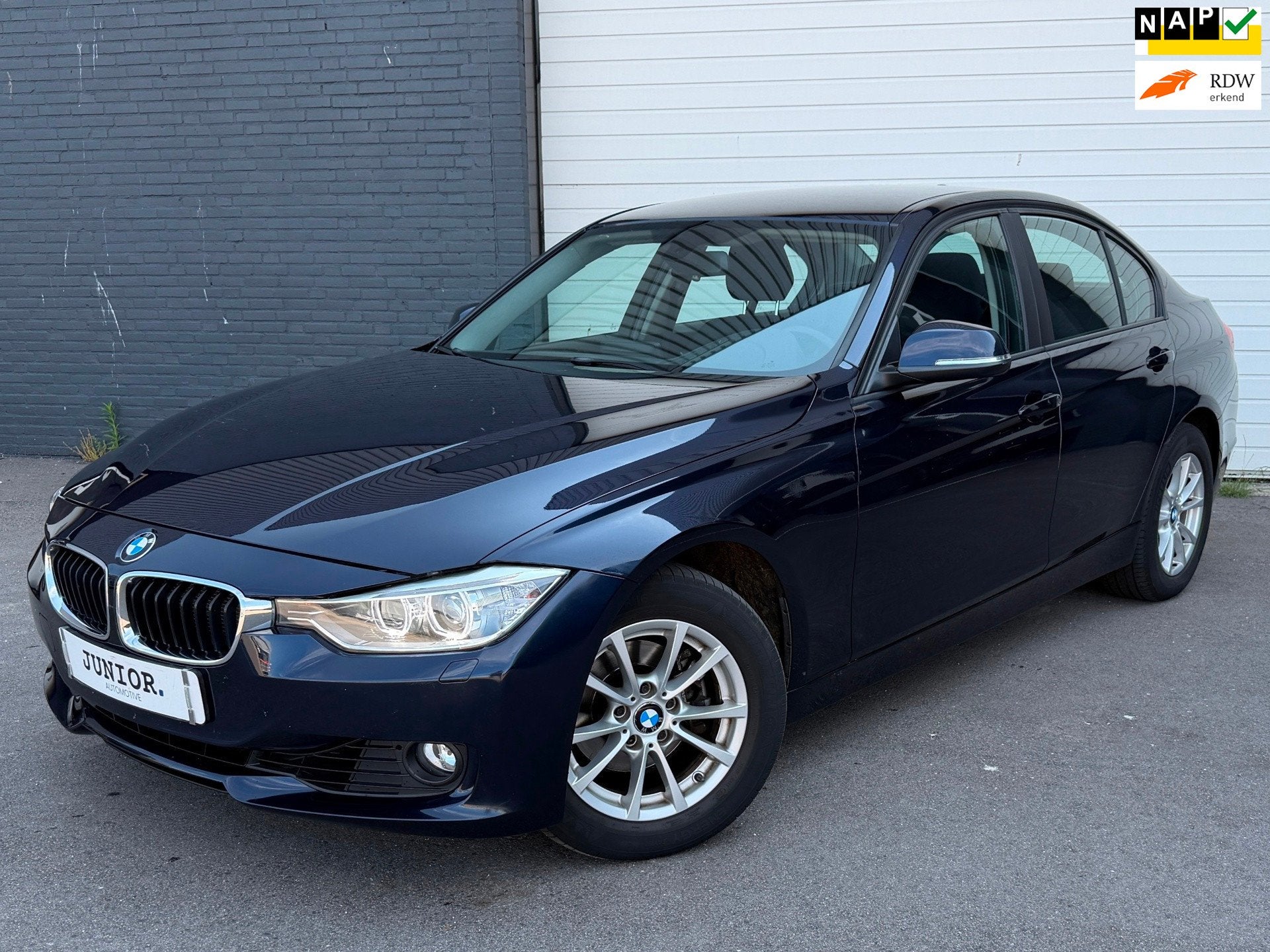 BMW 3-serie 320i High Executive AUTOMAAT/CRUISE/LED/CLIMA/LM, Auto's, Automaat, Euro 5, Gebruikt, Zwart