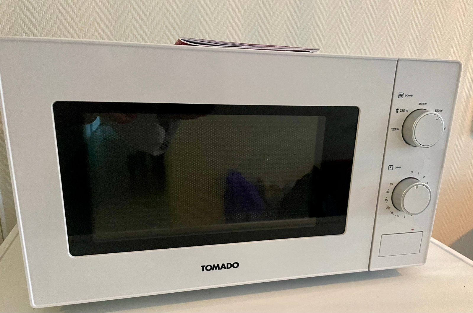 Tomado magnetron TMS2003W, Ophalen, Zo goed als nieuw, Minder dan 45 cm