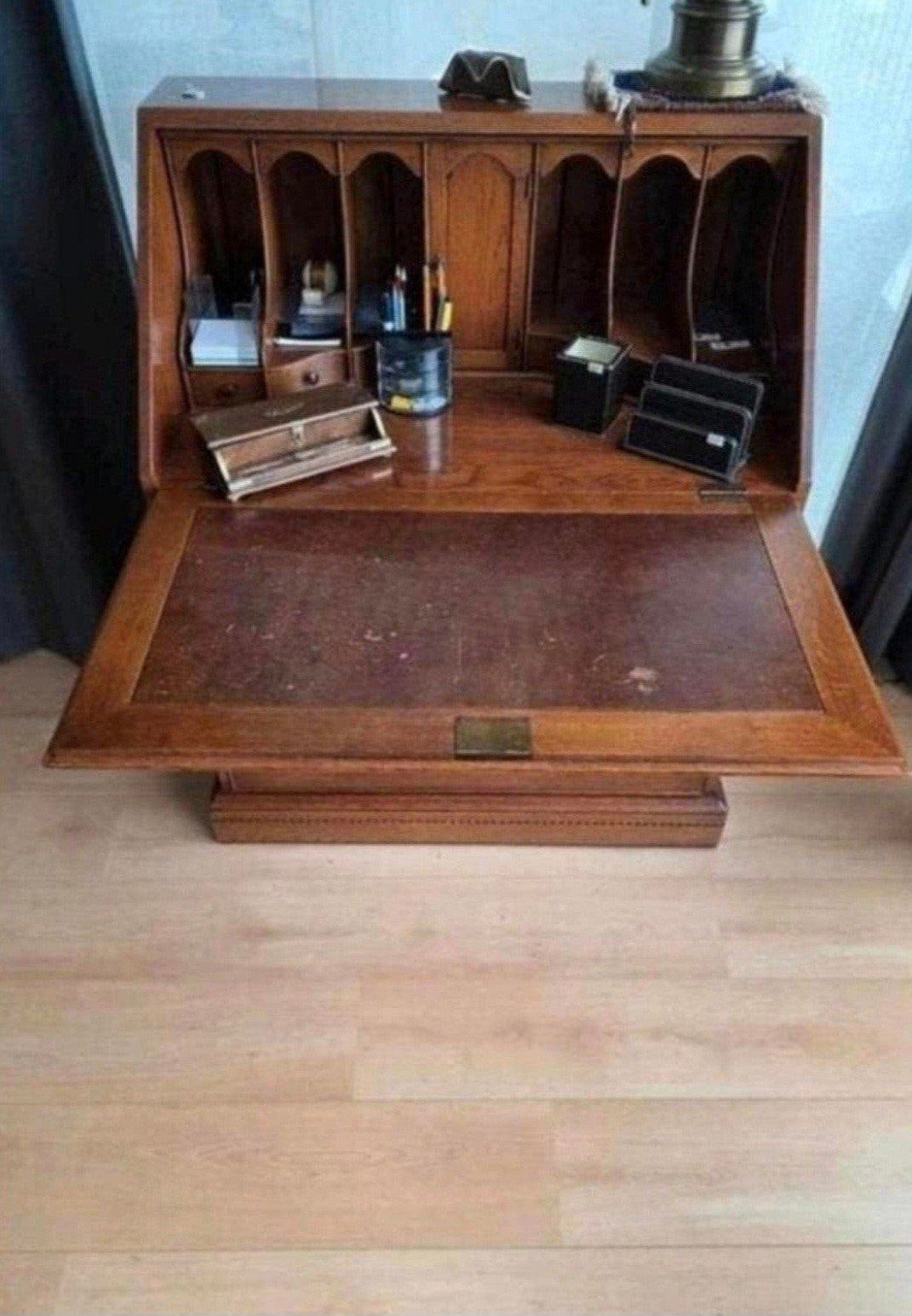secretaire, Ophalen