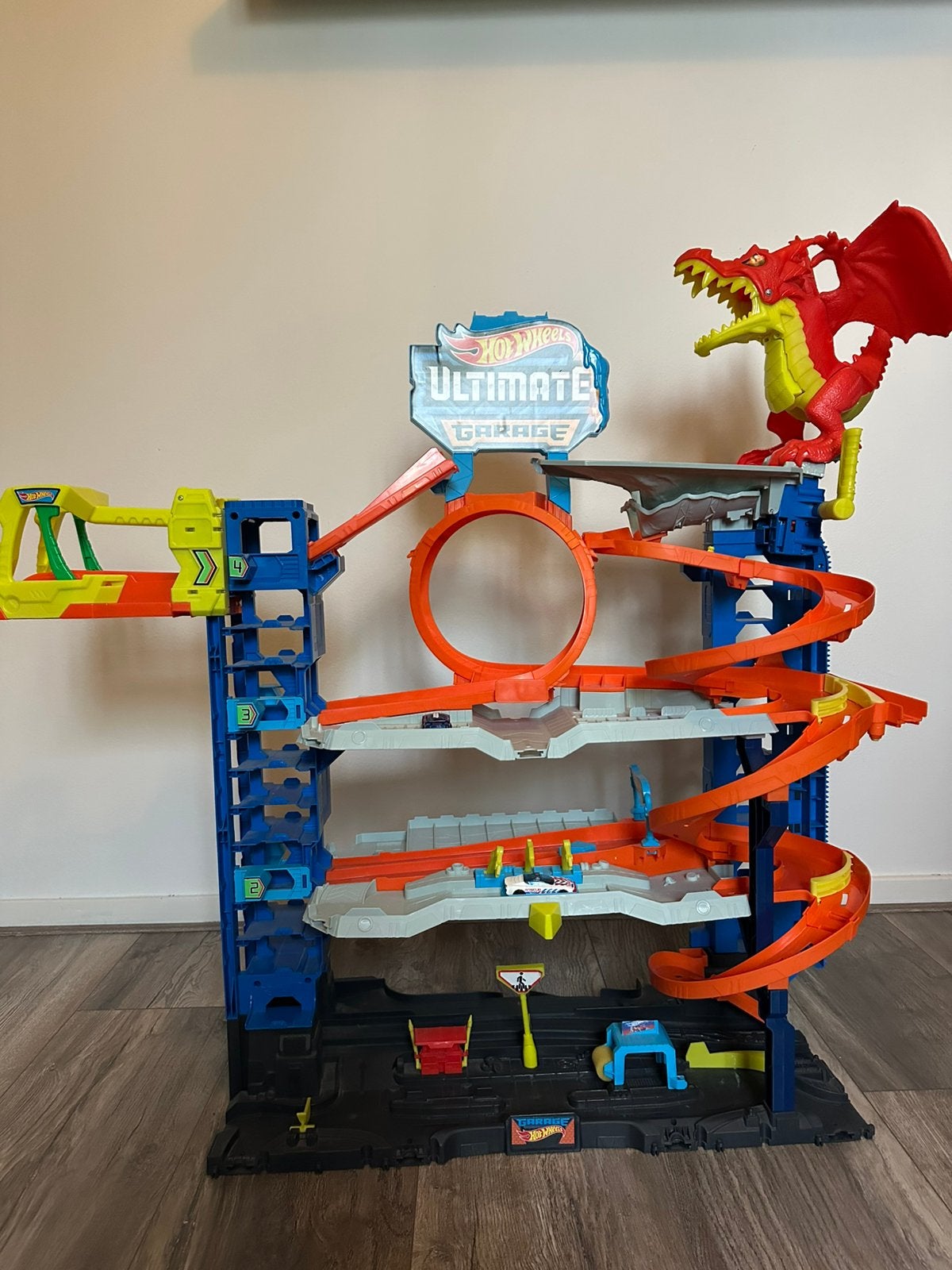 Hot Wheels City Garage met draak, Ophalen, Zo goed als nieuw, Handmatig, Hot Wheels