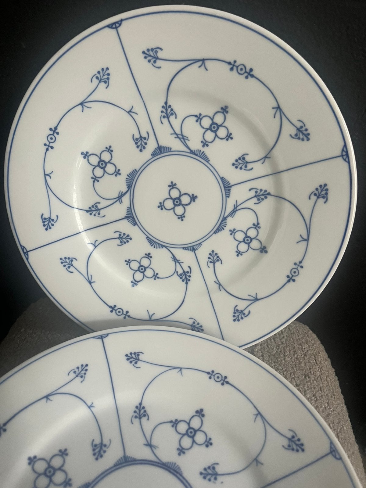 2 Saksische ontbijtbordjes izgst, Antiek en Kunst, Ophalen of Verzenden