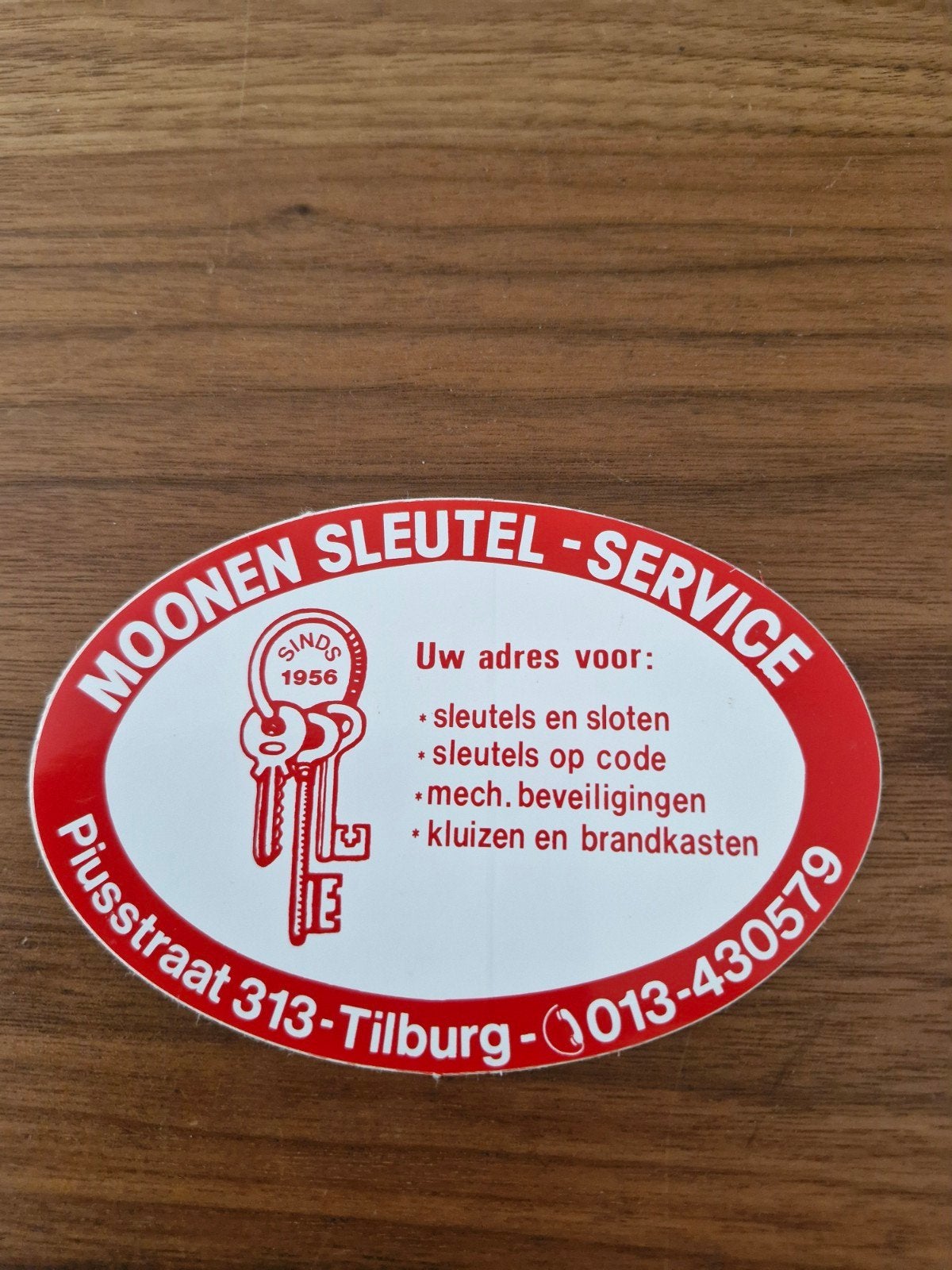 10542 Vintage Moonen Sleutel-Service Sticker Tilburg, Ophalen of Verzenden, Nieuw, Bedrijf of Vereniging