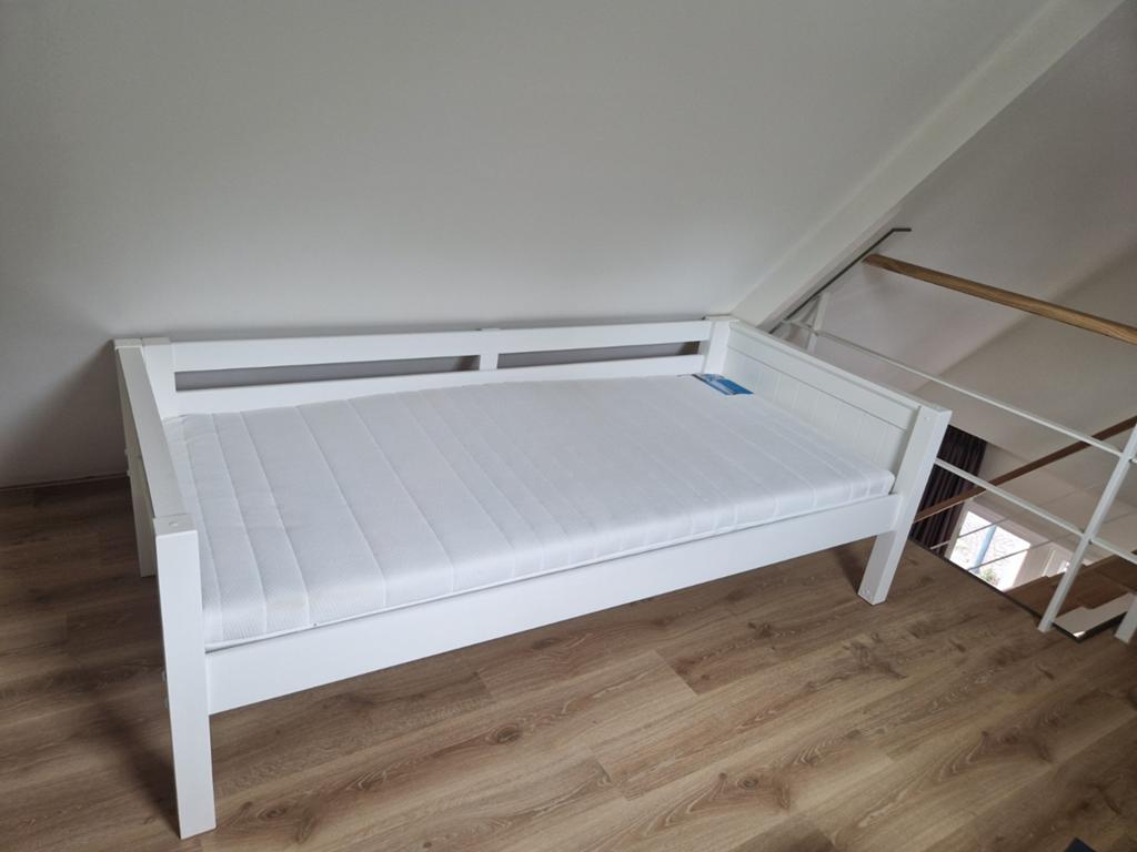 Zo goed als nieuw eenpersoons ledikant met matras, Ophalen, 90 cm, Eenpersoons, Wit