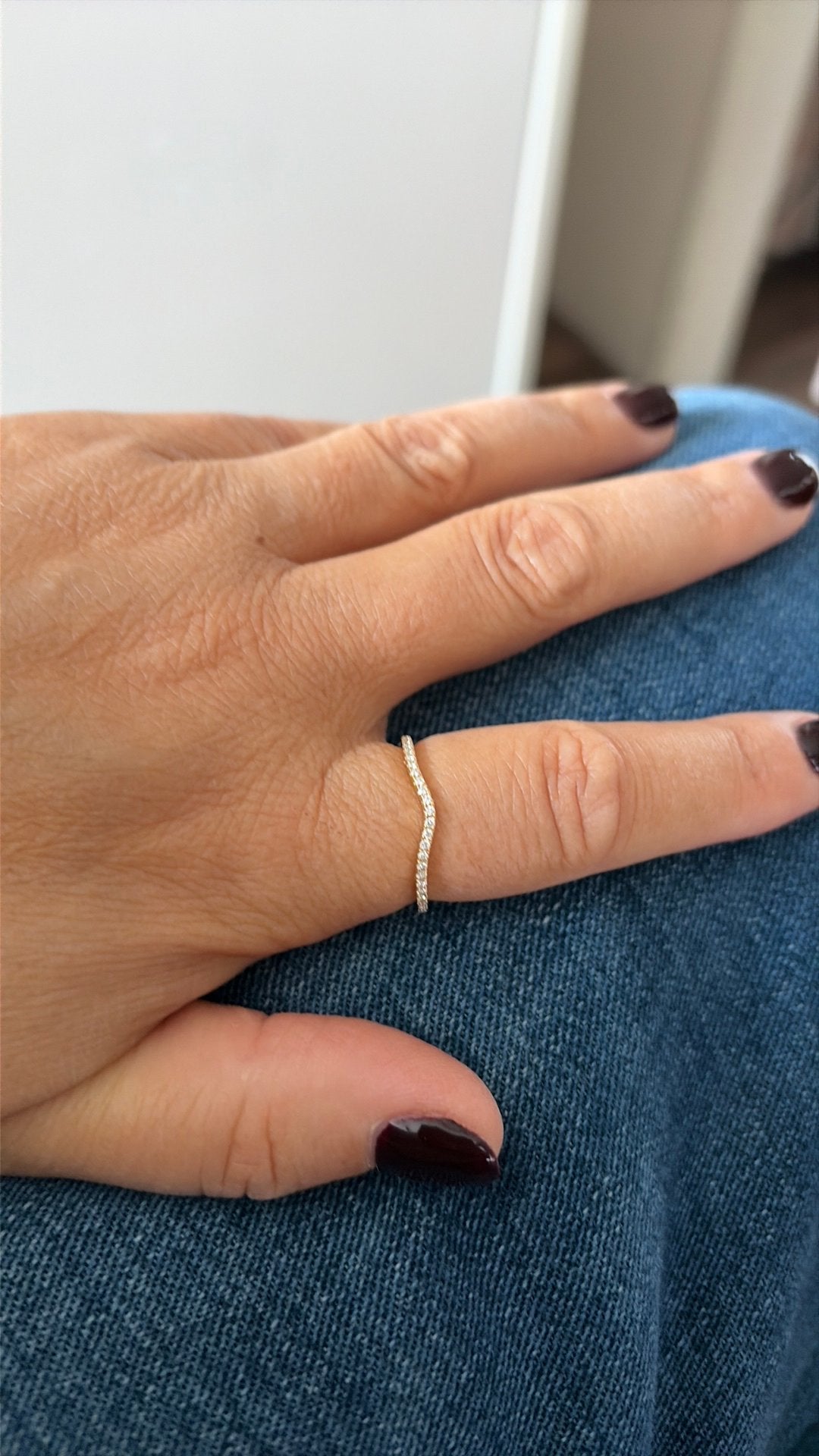 Gouden ring met diamanten steentjes, Ophalen of Verzenden, Zo goed als nieuw, Goud, Dame