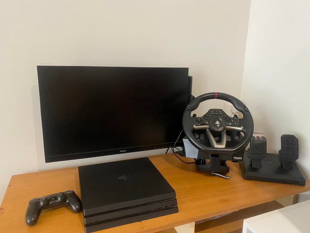 PlayStation 4 Pro 1tb + 2 controllers, monitor en racestuur, Ophalen, Zo goed als nieuw
