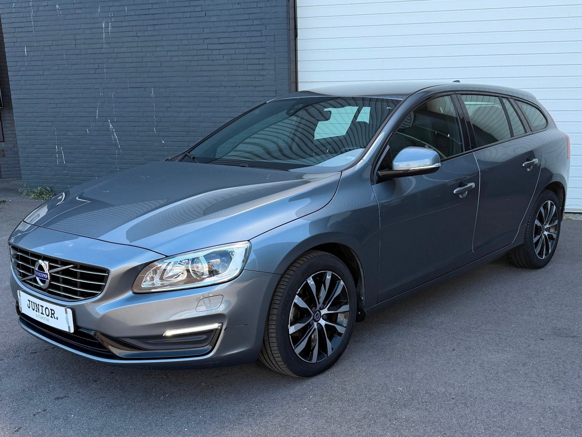 Volvo V60 1.5 T3 Polar+ Dynamic AUTOMAAT/DEALERO-H/LEDER/STO, 4 cilinders, Automatische klimaatregeling, 152 pk, Zilver of Grijs