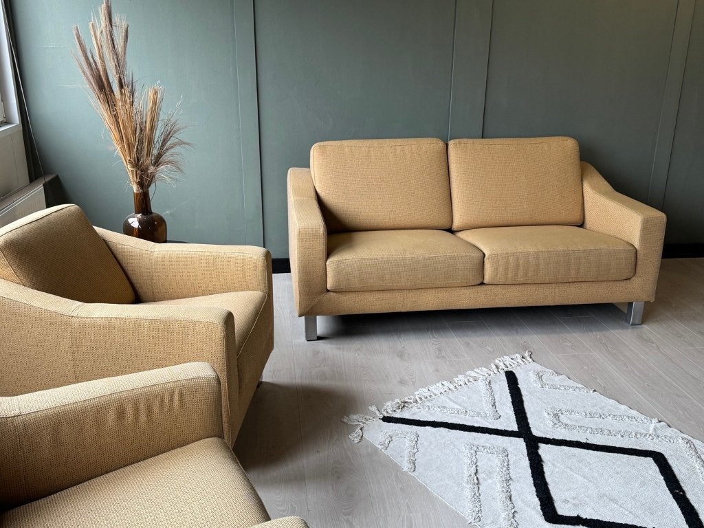 Leolux Antonia 2-zits + fauteuil | Okergeel | Zeer netjes, Huis en Inrichting, Info@leolux.nl, 150 tot 200 cm, Driepersoons, 75 tot 100 cm