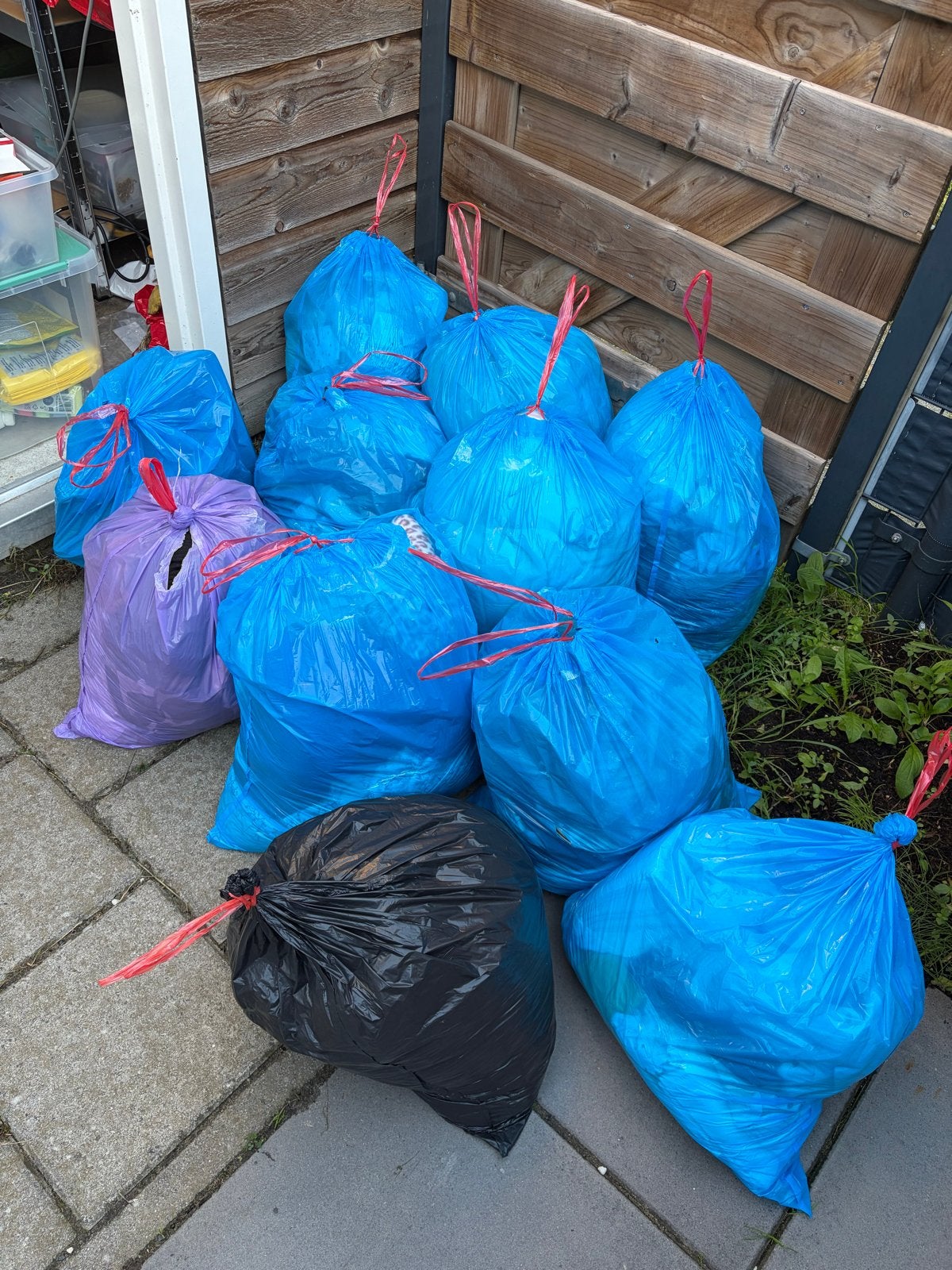 Diverse kleding, beddengoed en schoenen, Ophalen, Gebruikt