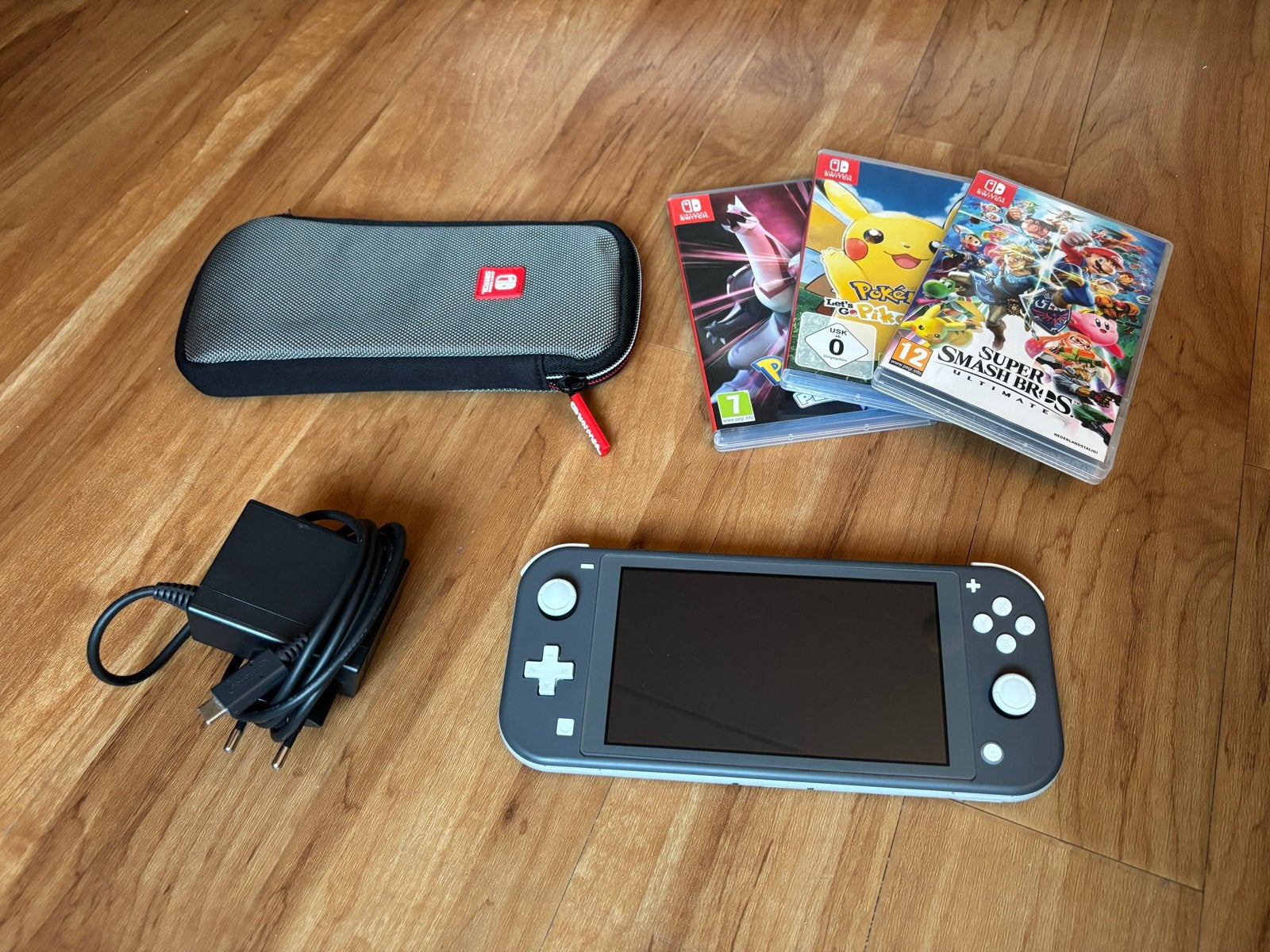 Nintendo Switch Lite met 3 games en hoesje, Spelcomputers en Games, Met games, Ophalen of Verzenden, Zo goed als nieuw, Zonder controller