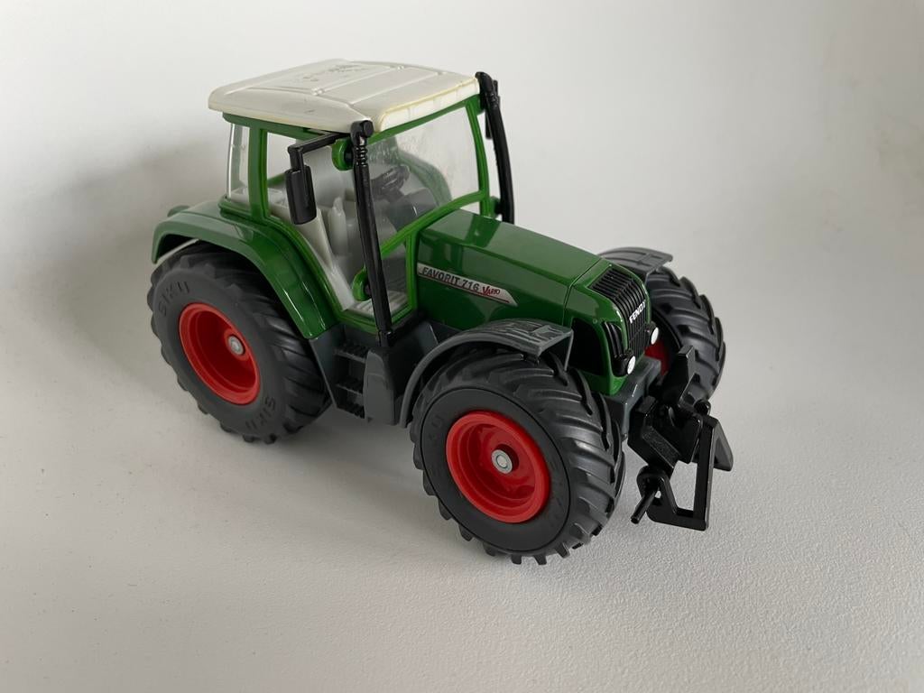model Fendt Favorit 716 Vario, groen fronthef Siku, 1/32, Ophalen of Verzenden, Gebruikt, Tractor of Landbouw
