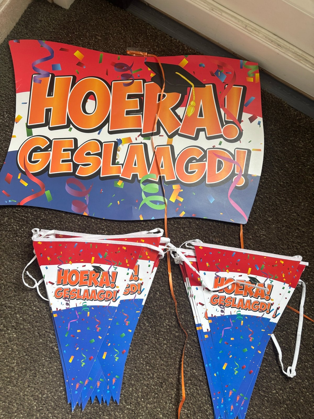 Hoera Geslaagd Slingers en Bord - Feestversiering, Ophalen of Verzenden, Zo goed als nieuw, Versiering, Overige