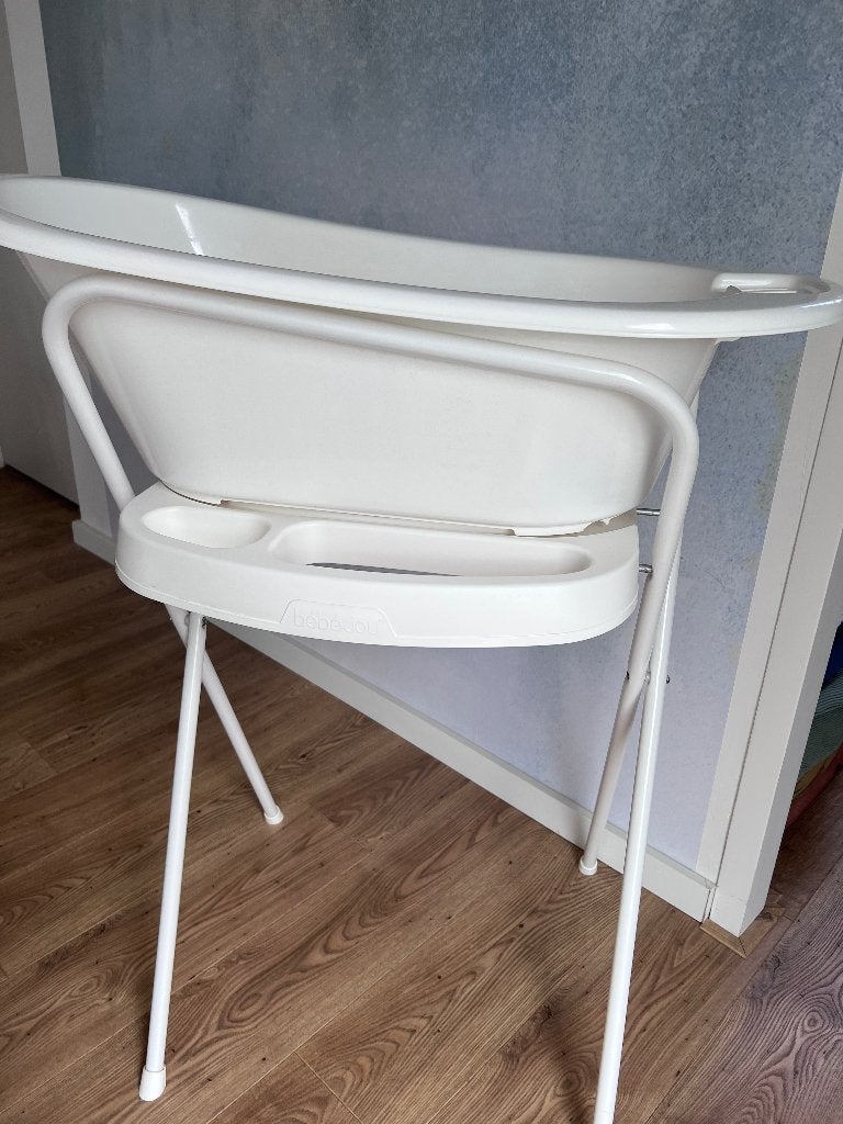 Bèbè jou babybadje met standaard wit, Kinderen en Baby's, Badjes en Verzorging, Ophalen, Zo goed als nieuw, Badje, Bébé-jou