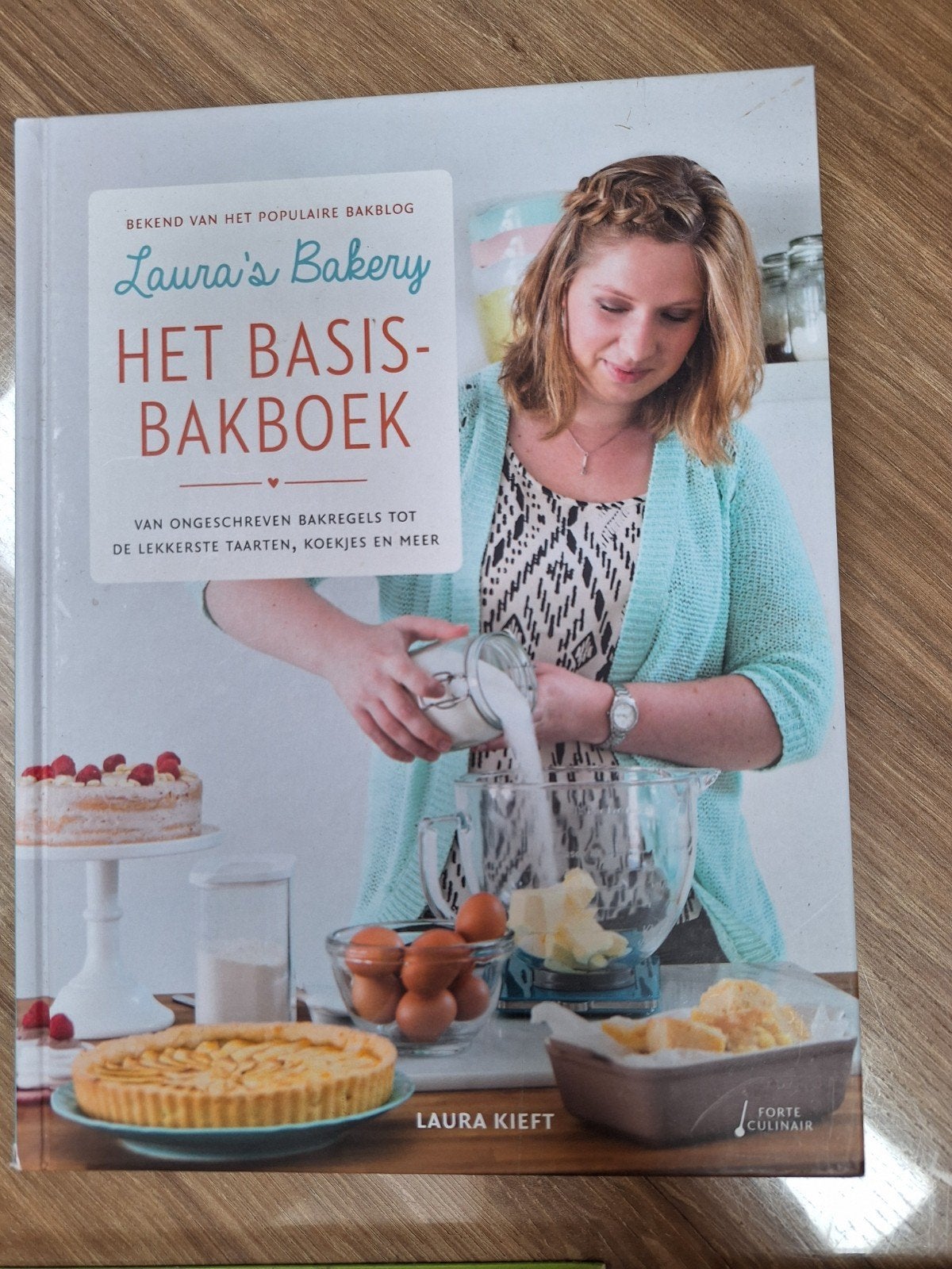 Laura's Bakery Het Basis Bakboek - Laura Kieft, Taart, Gebak en Desserts, Ophalen of Verzenden, Zo goed als nieuw, Laura Kieft