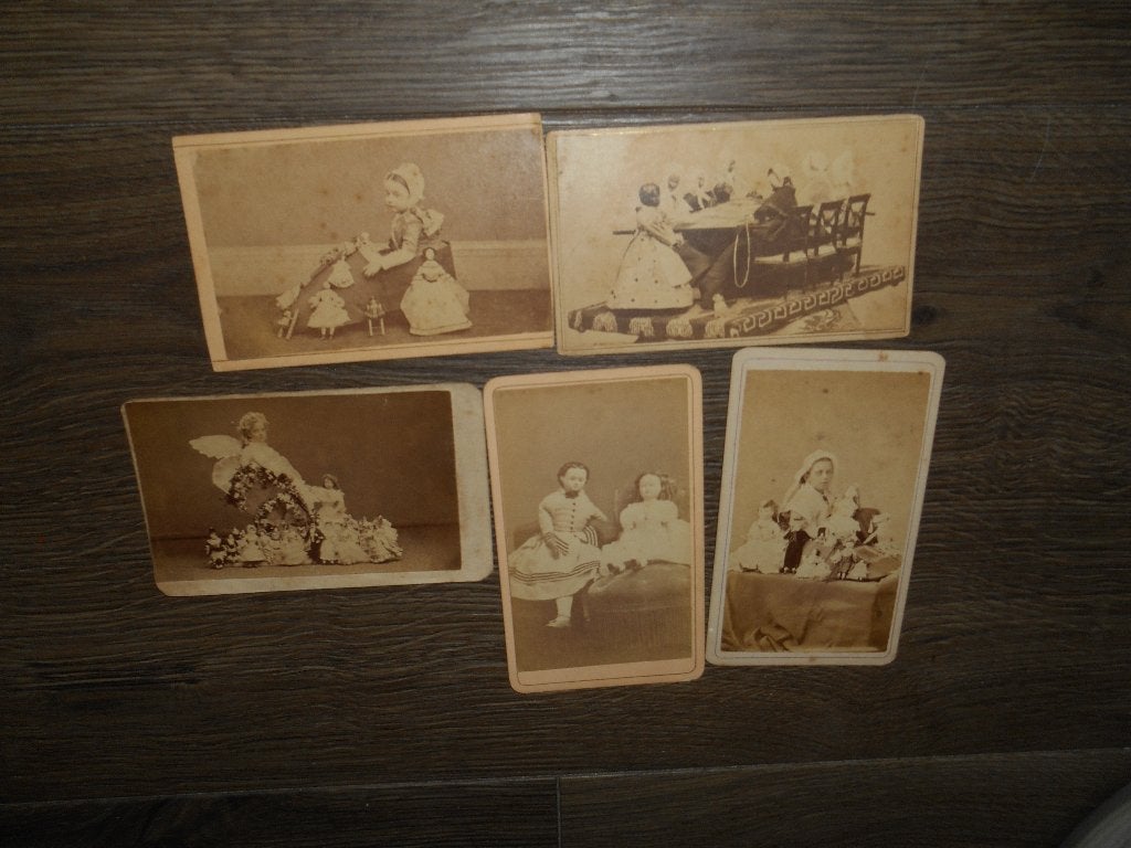 antieke fotos van poppen en kinderen vrij zeldzaam, Ophalen of Verzenden
