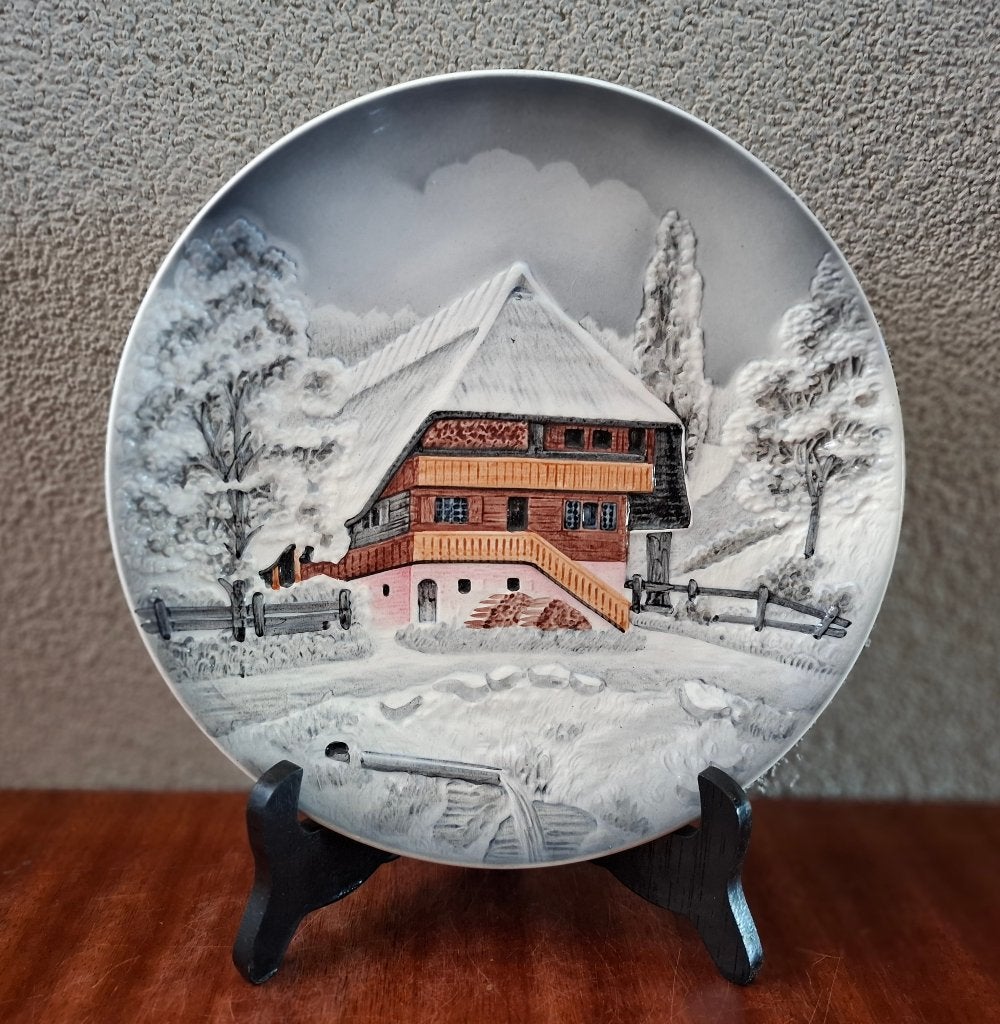 Vintage (West Germany) wandbord huis in een winterlandschap, Huis en Inrichting, Wandhanger, Zo goed als nieuw, Handgemaakt, Meerkleurig