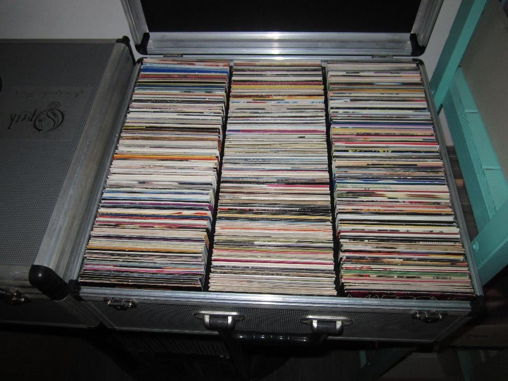 Ruim 500 Cardboard CD Singles in koffer in een prima staat!, Cd's en Dvd's, 6 singles of meer, Ophalen of Verzenden, Gebruikt