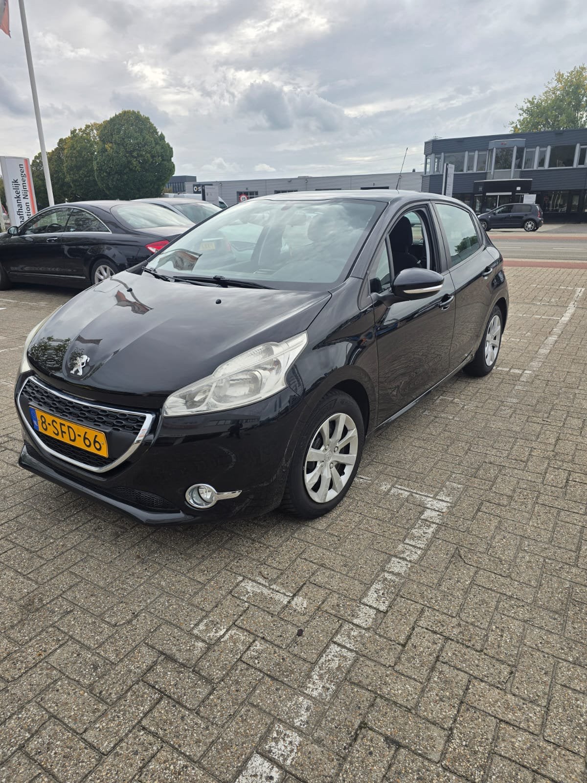 Peugeot 208 1.2 VTI 60KW/82PK 5-D 2013 Zwart