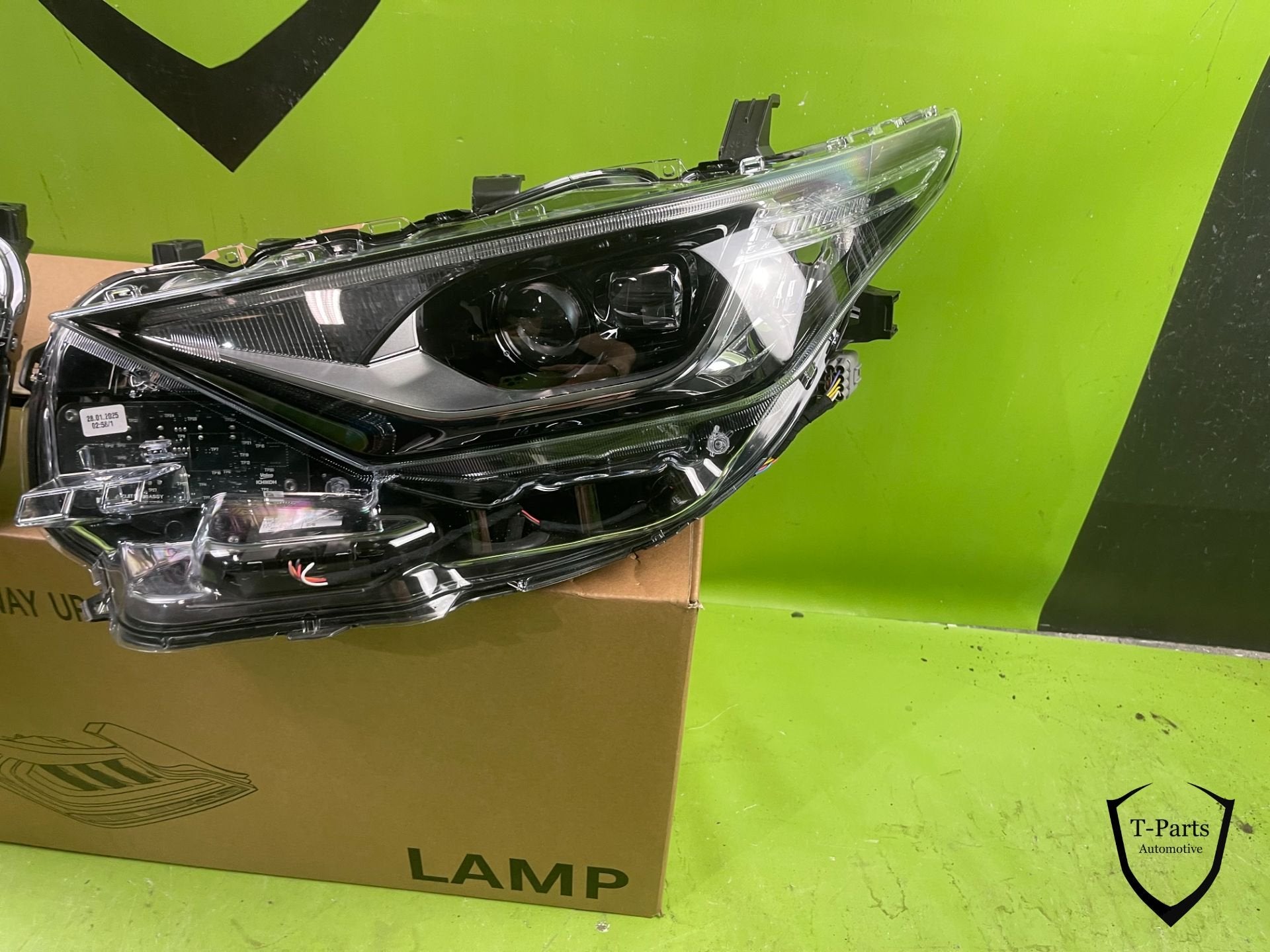 toyota auris koplamp links rechts 8111002k60 8117002k60 lamp, Auto-onderdelen, Info@fabrikant.eu, Fabrikant BV, Nieuw, Ophalen of Verzenden