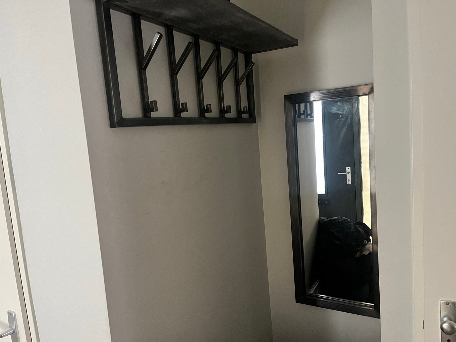 Metalen wandkapstok met hoedenplank, Huis en Inrichting, Woonaccessoires | Kapstokken, Gebruikt, Minder dan 100 cm, Metaal, Ophalen