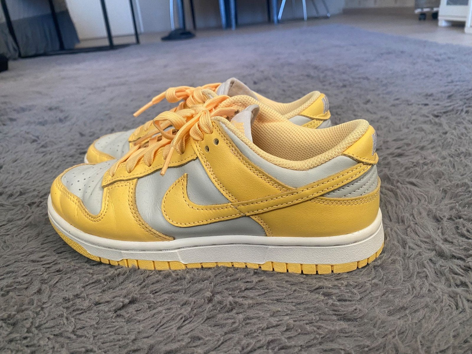 Nike Dunk Low - Geel/Grijs maat 38, Kleding | Dames, Geel, Nike, Ophalen of Verzenden, Sneakers of Gympen
