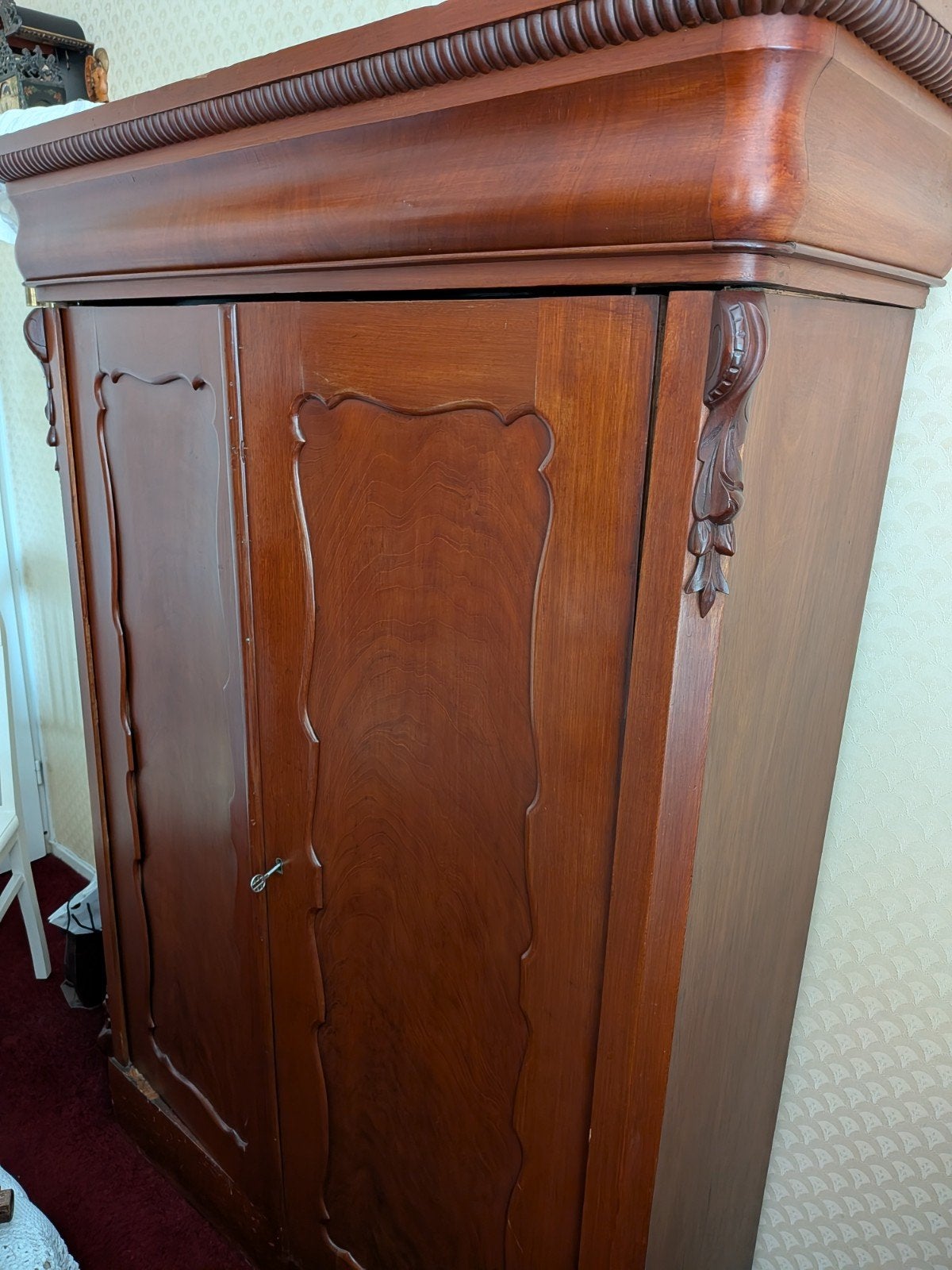 Mahonie leg kast, Ophalen