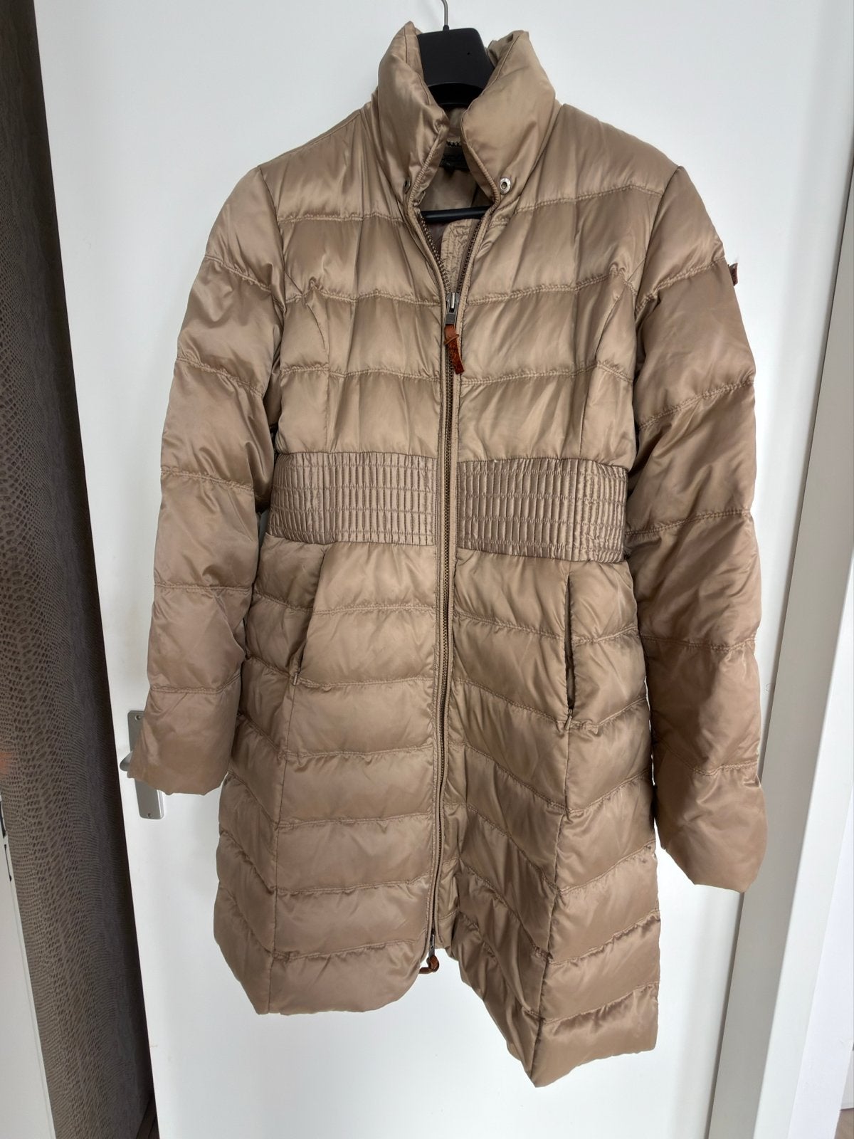 Moscow lange donsjas met bontkraag, Ophalen of Verzenden, Zo goed als nieuw, Maat 46/48 (XL) of groter, Beige
