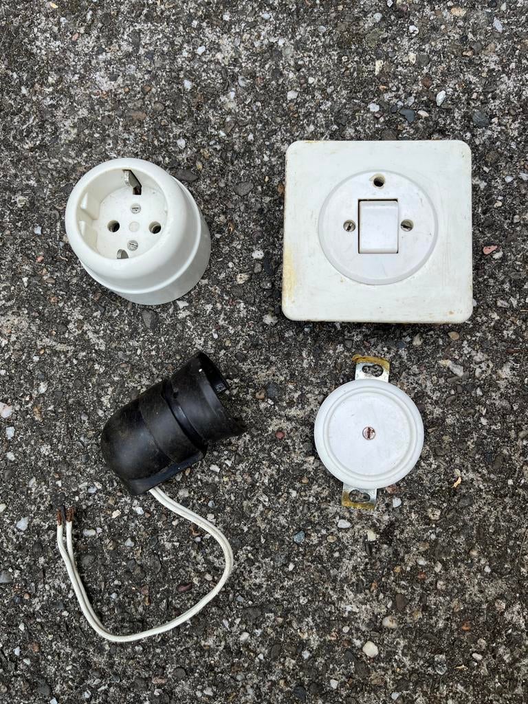 Vintage stopcontact, schakelaar en bakelieten fitting, Doe-het-zelf en Verbouw, Elektra en Kabels, Ophalen of Verzenden, Gebruikt