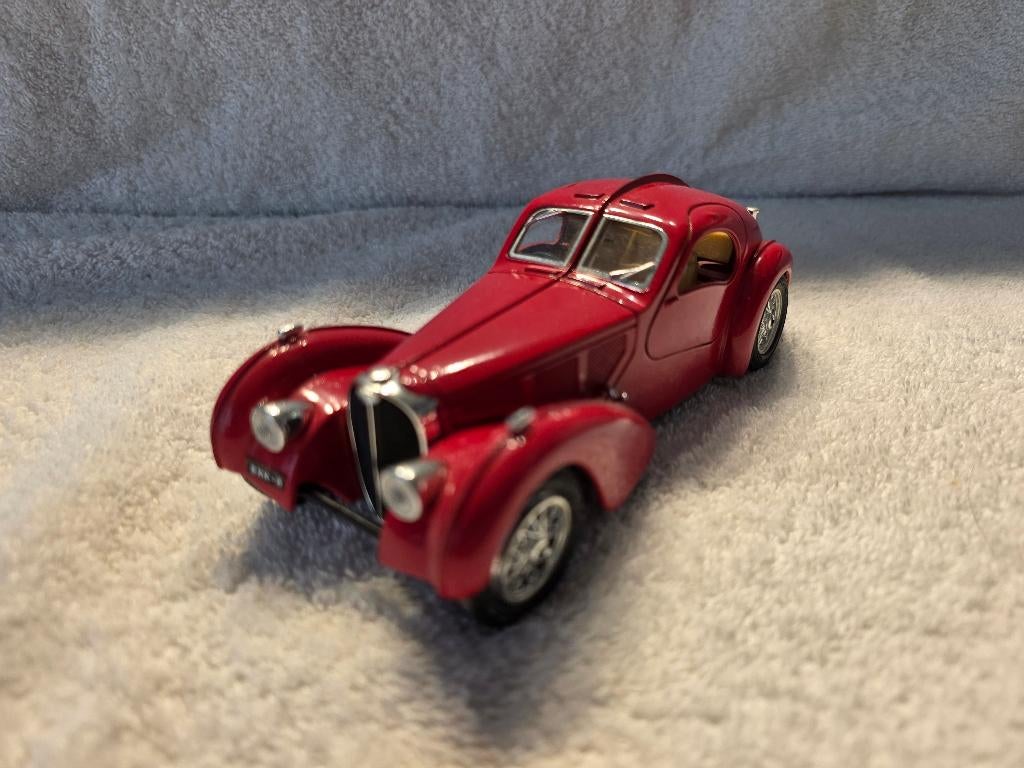 Bugatti Atlantic 1936 Maisto 1:24, Ophalen of Verzenden, Gebruikt, Auto, Maisto
