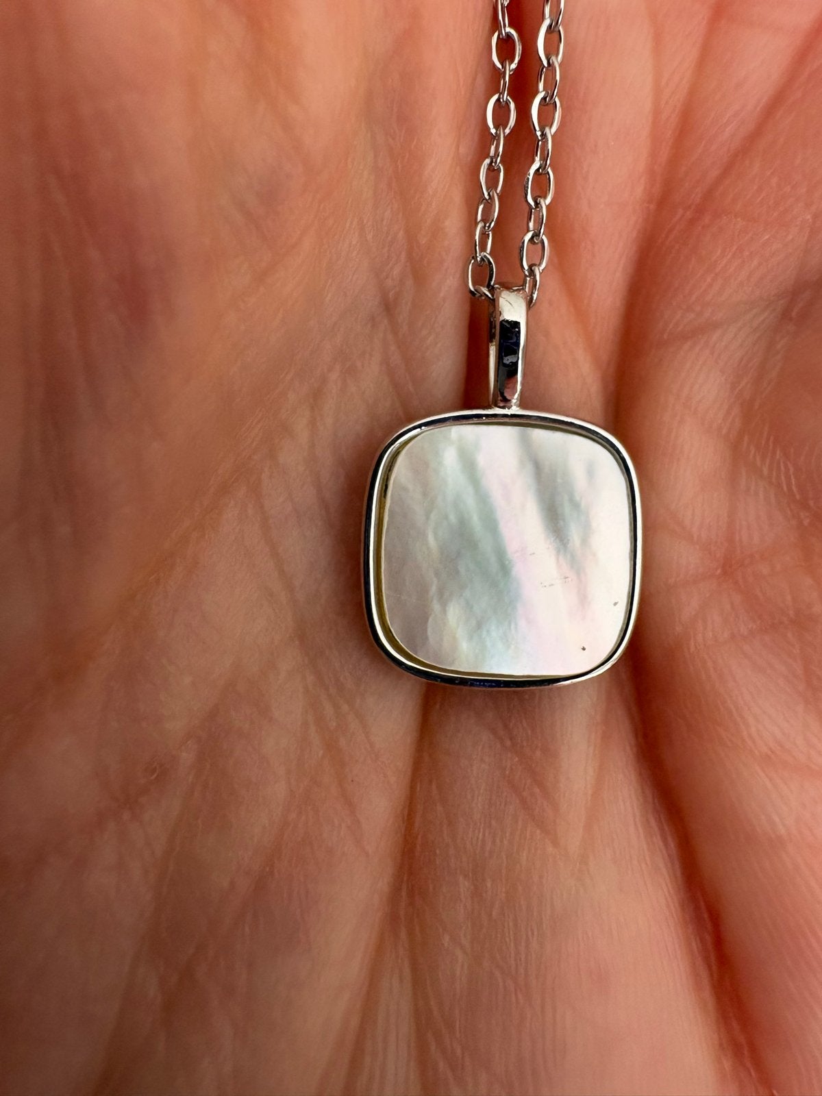 Parelmoer Witte Shell RVS Ketting, Wit, Nieuw, Cariadgems@hotmail.com, Ophalen of Verzenden