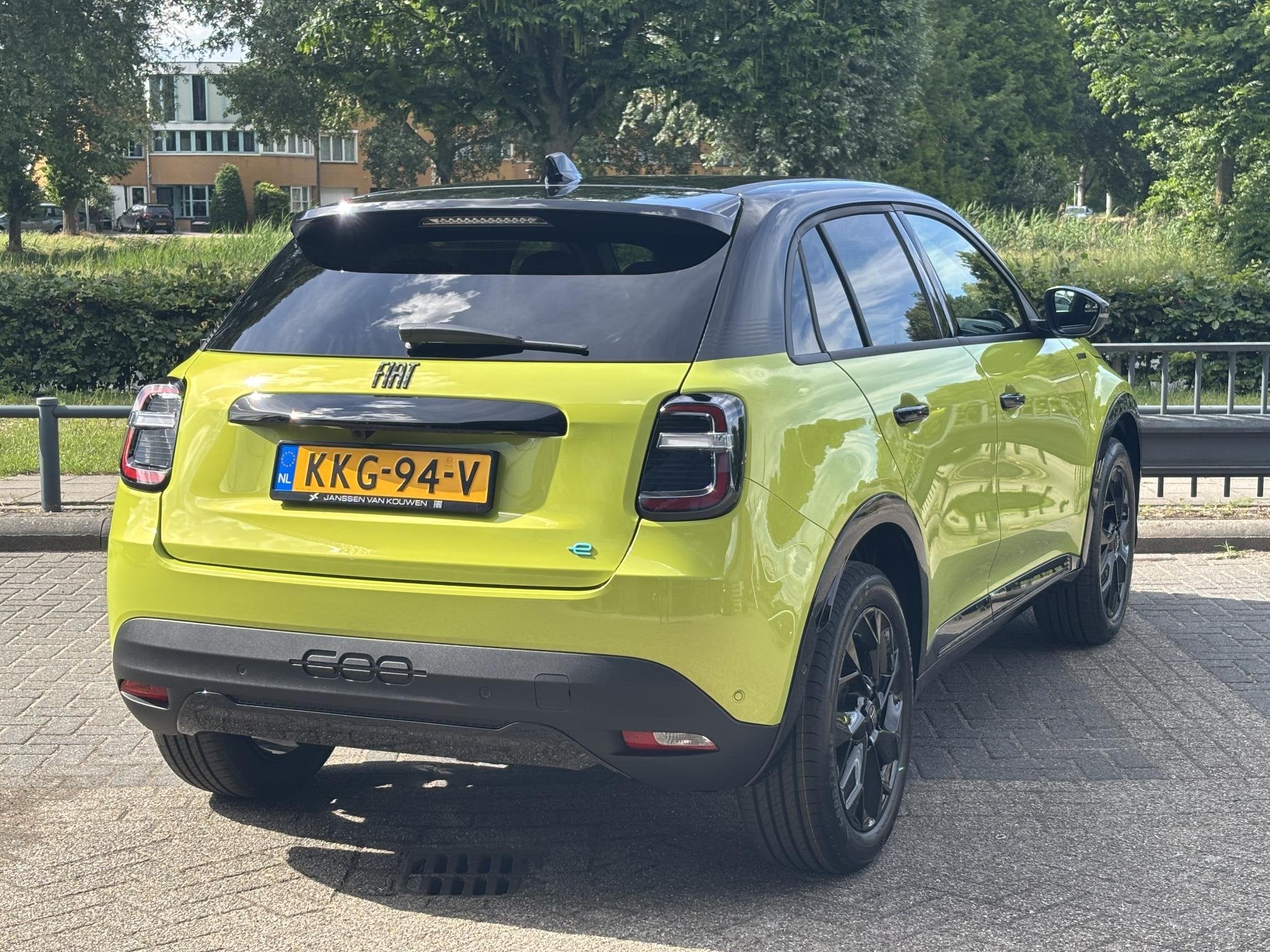 Fiat 600e SPORT 54 kWh Achteruitrijcamera Apple CarPlay, Stof, Zwart, 156 pk, Automatische klimaatregeling
